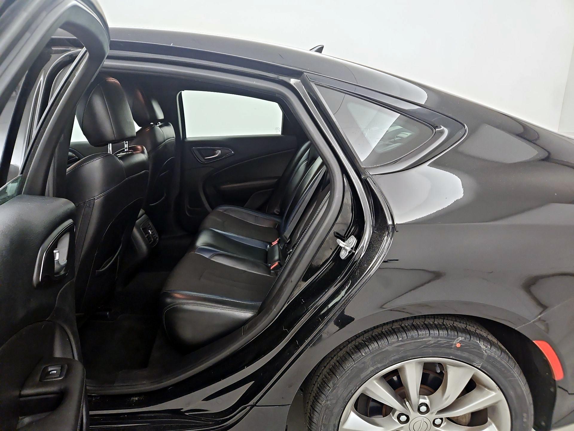 Thumbnail: 2015 Chrysler 200 - 20