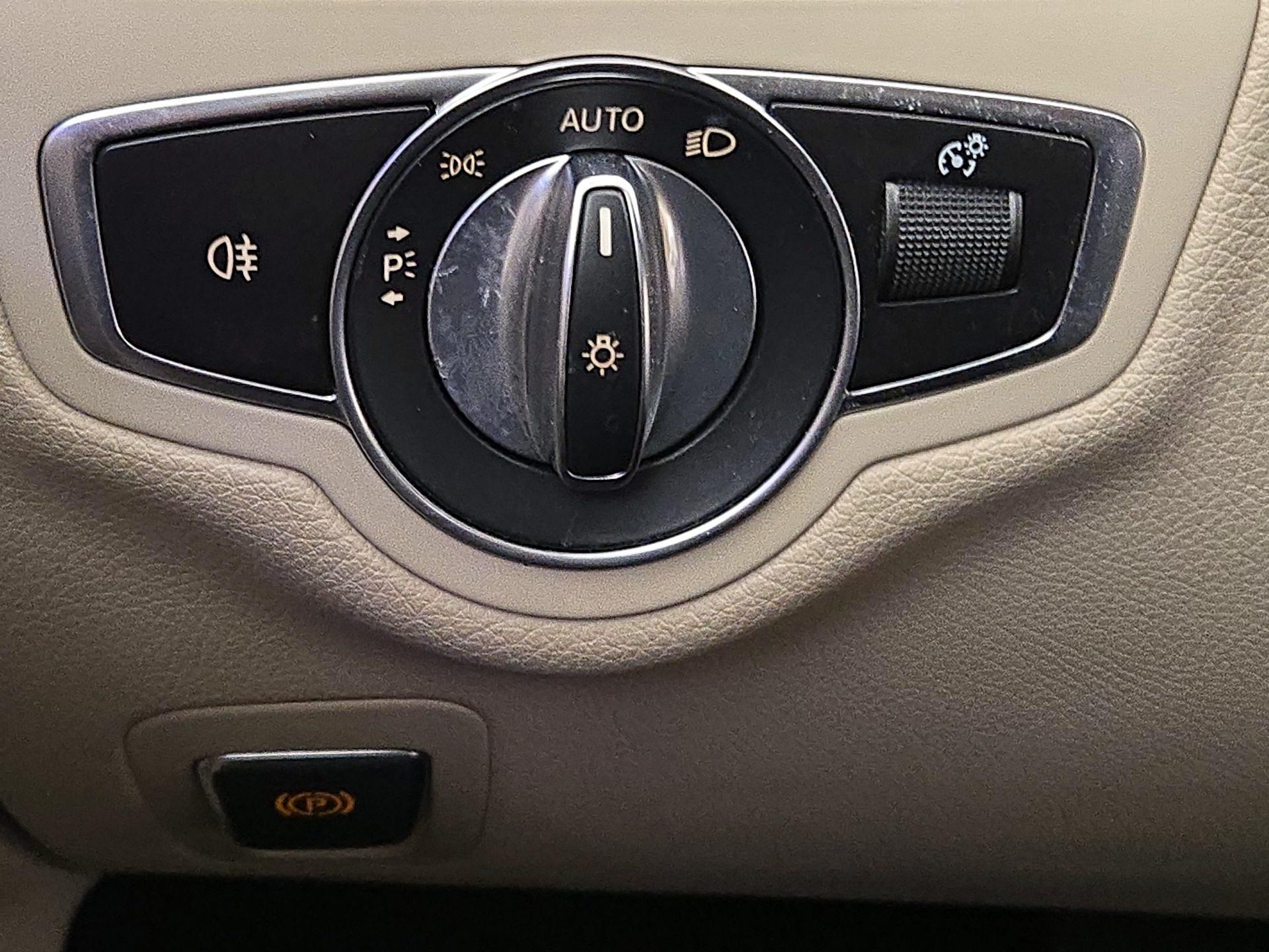 Thumbnail: 2019 Mercedes-Benz C-Class - 13