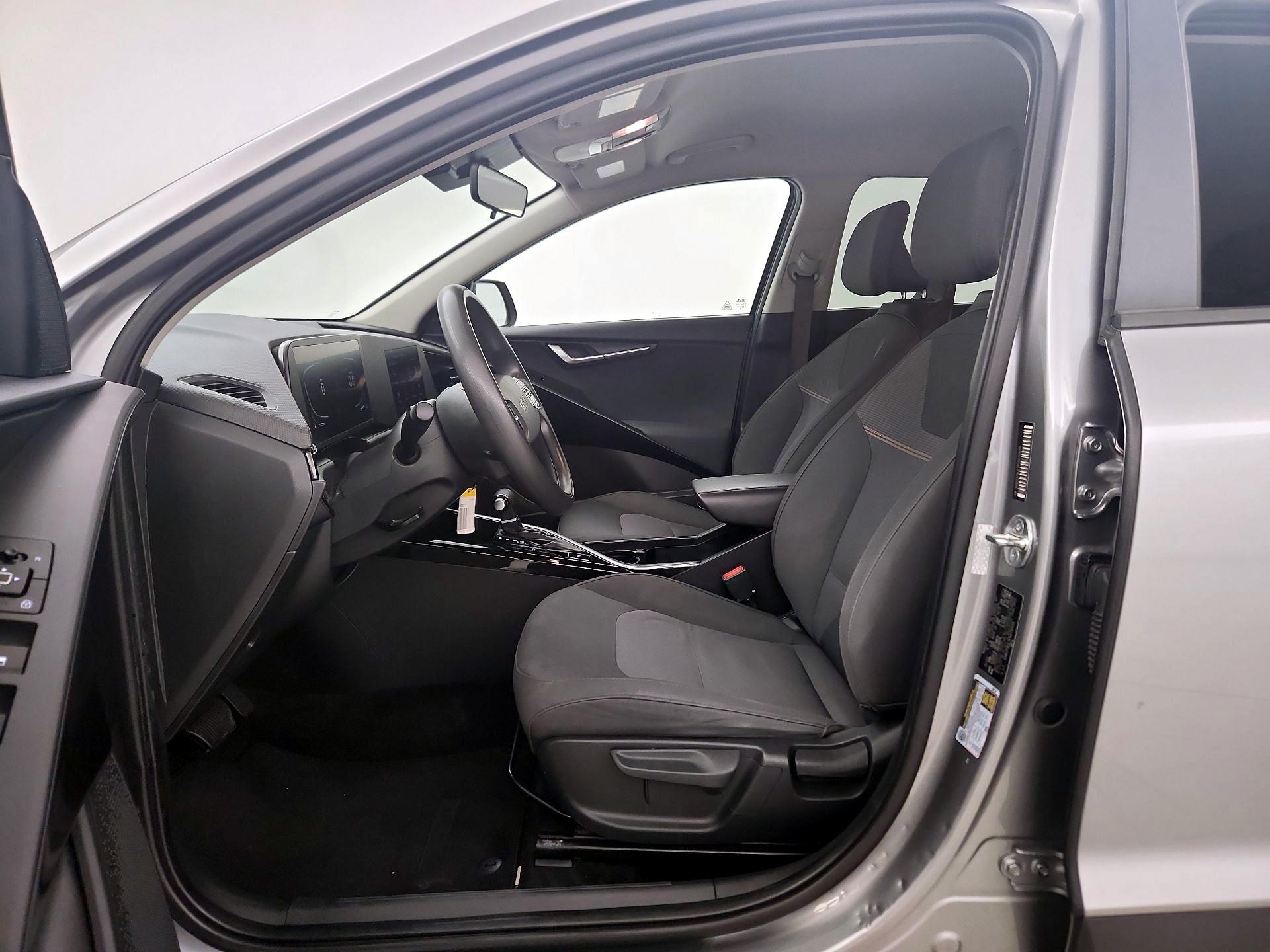 Thumbnail: 2023 Kia Niro - 11