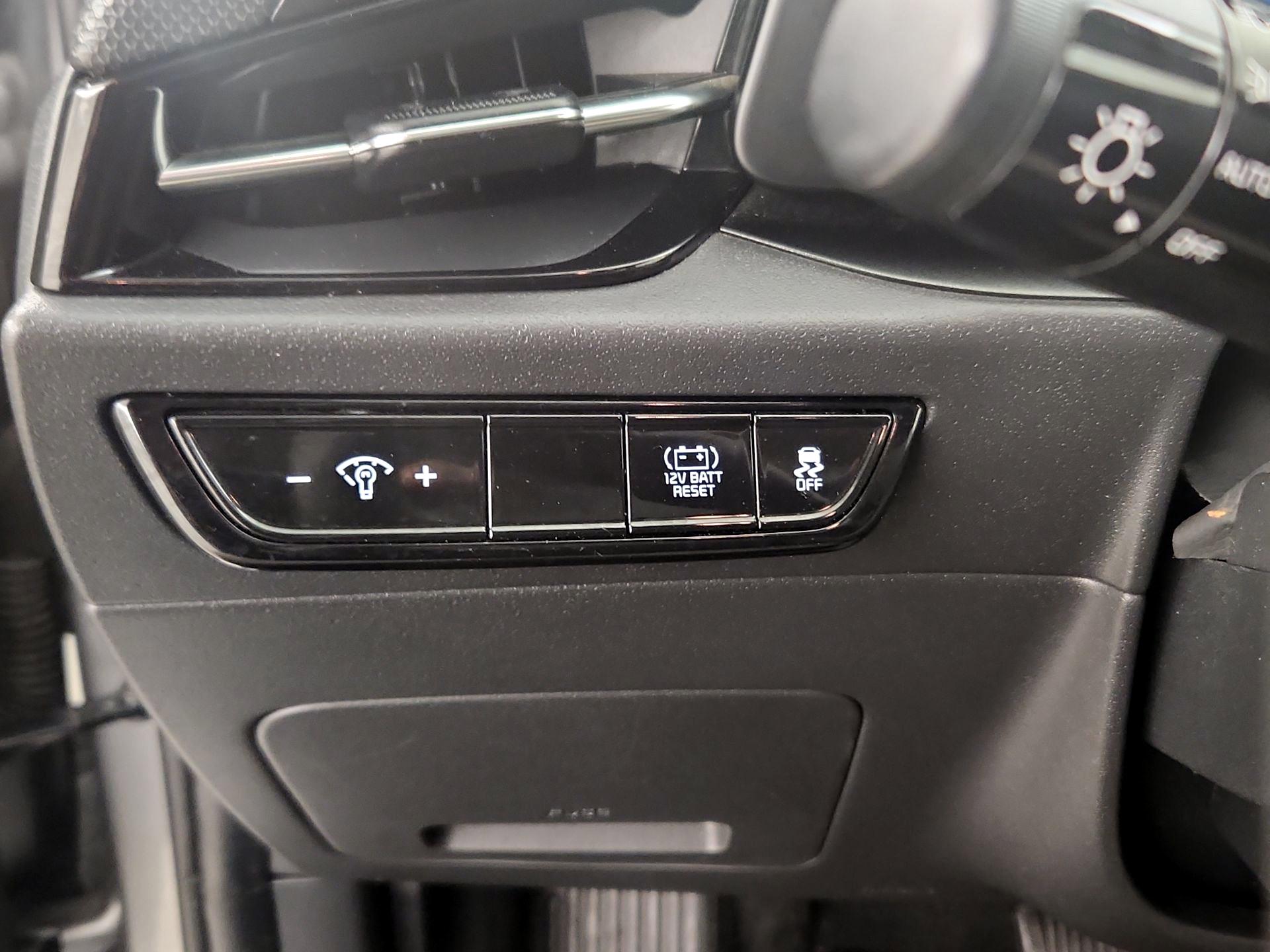 Thumbnail: 2023 Kia Niro - 13