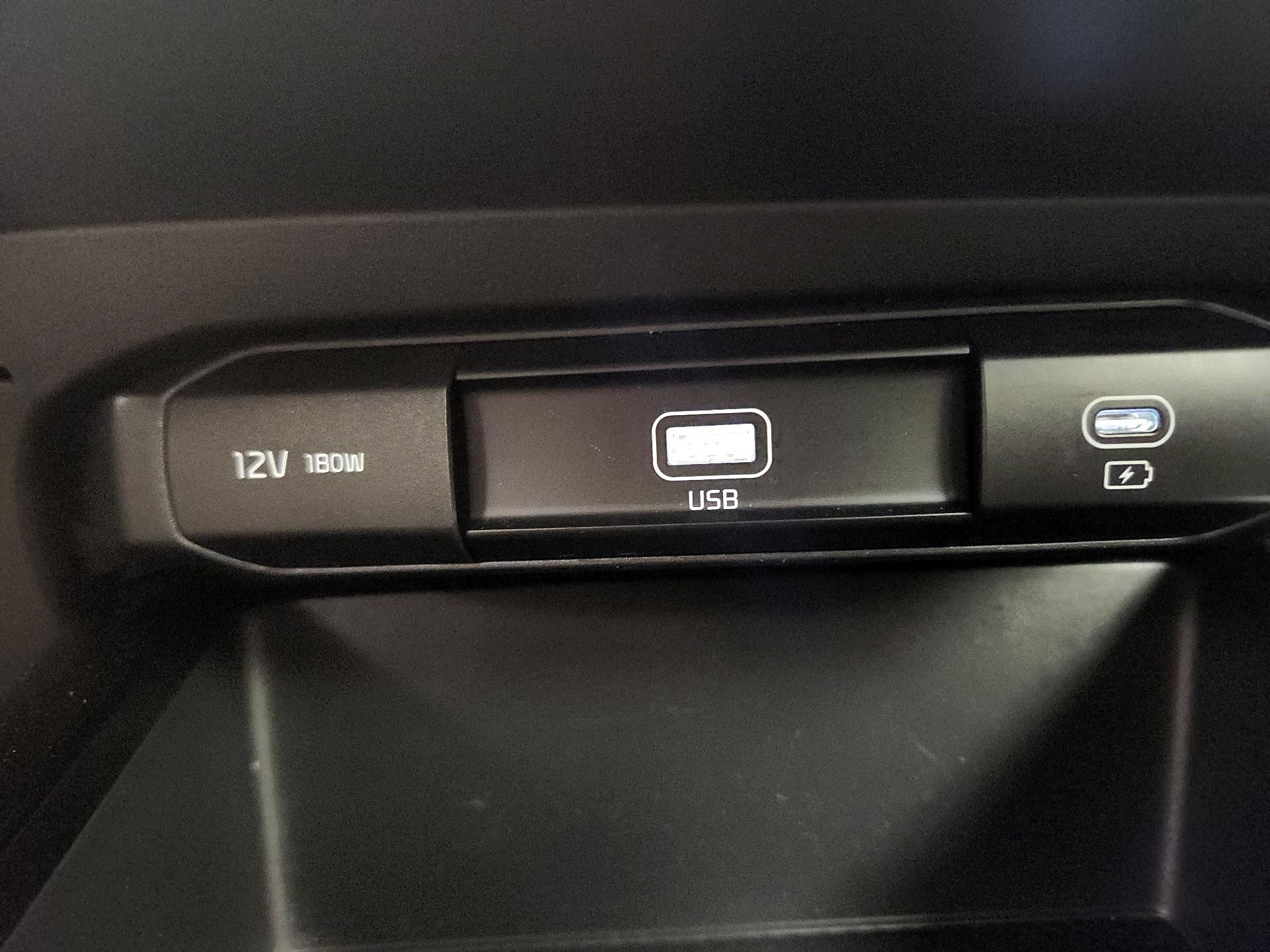 Thumbnail: 2023 Kia Niro - 18