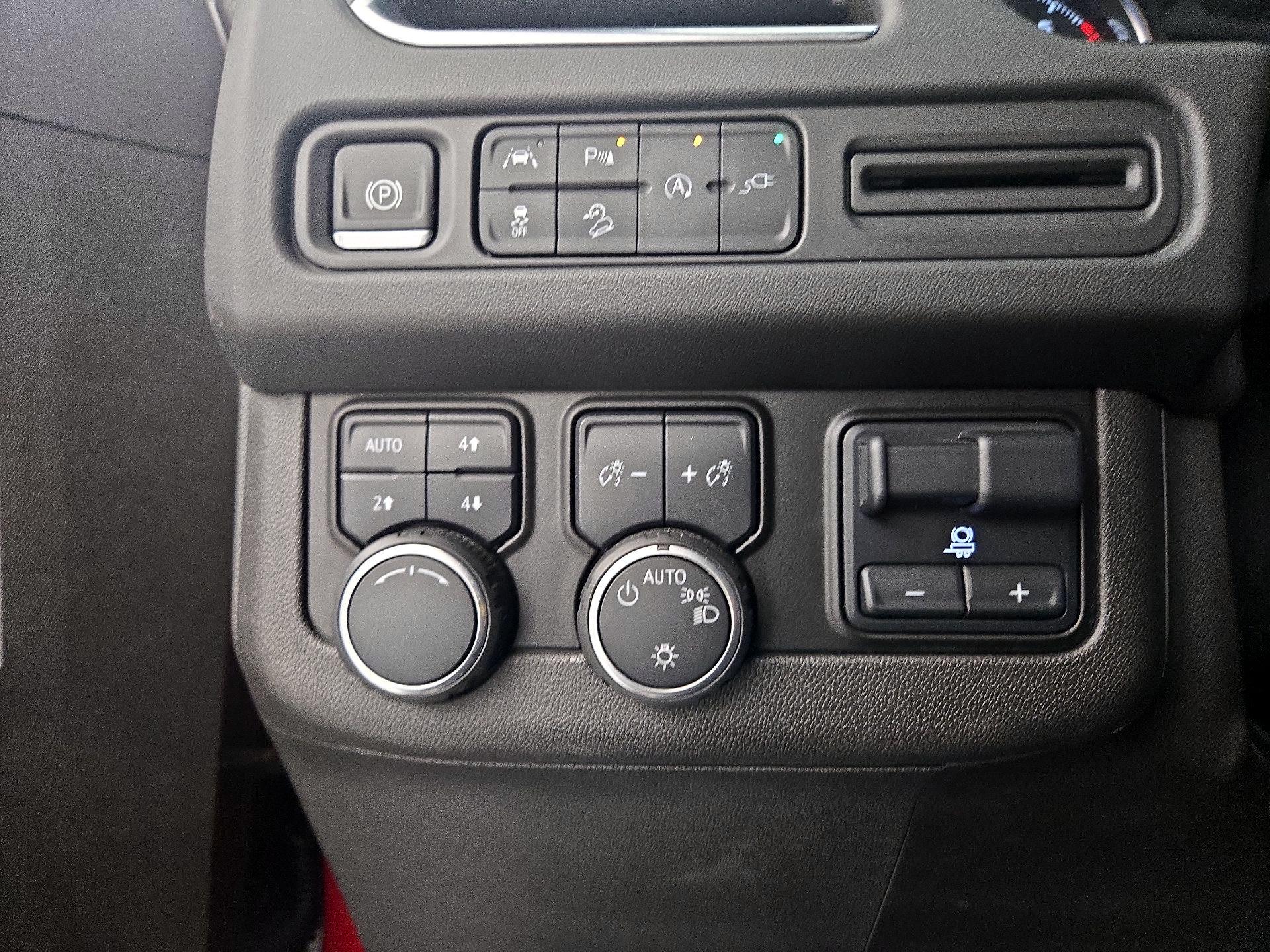 Thumbnail: 2021 Chevrolet Tahoe - 13