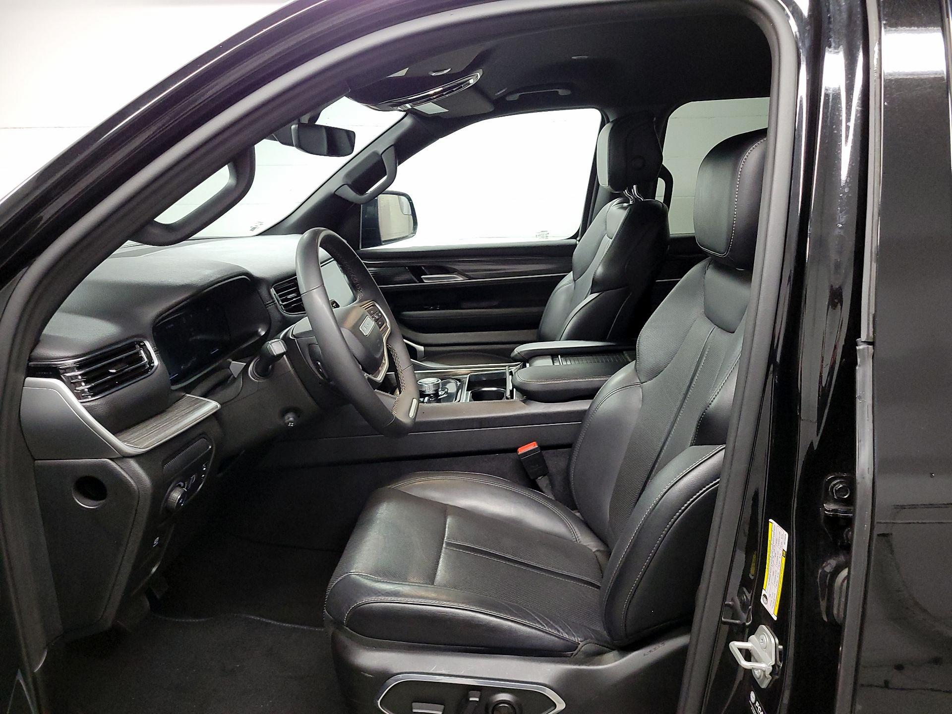 Thumbnail: 2024 Jeep Wagoneer - 11