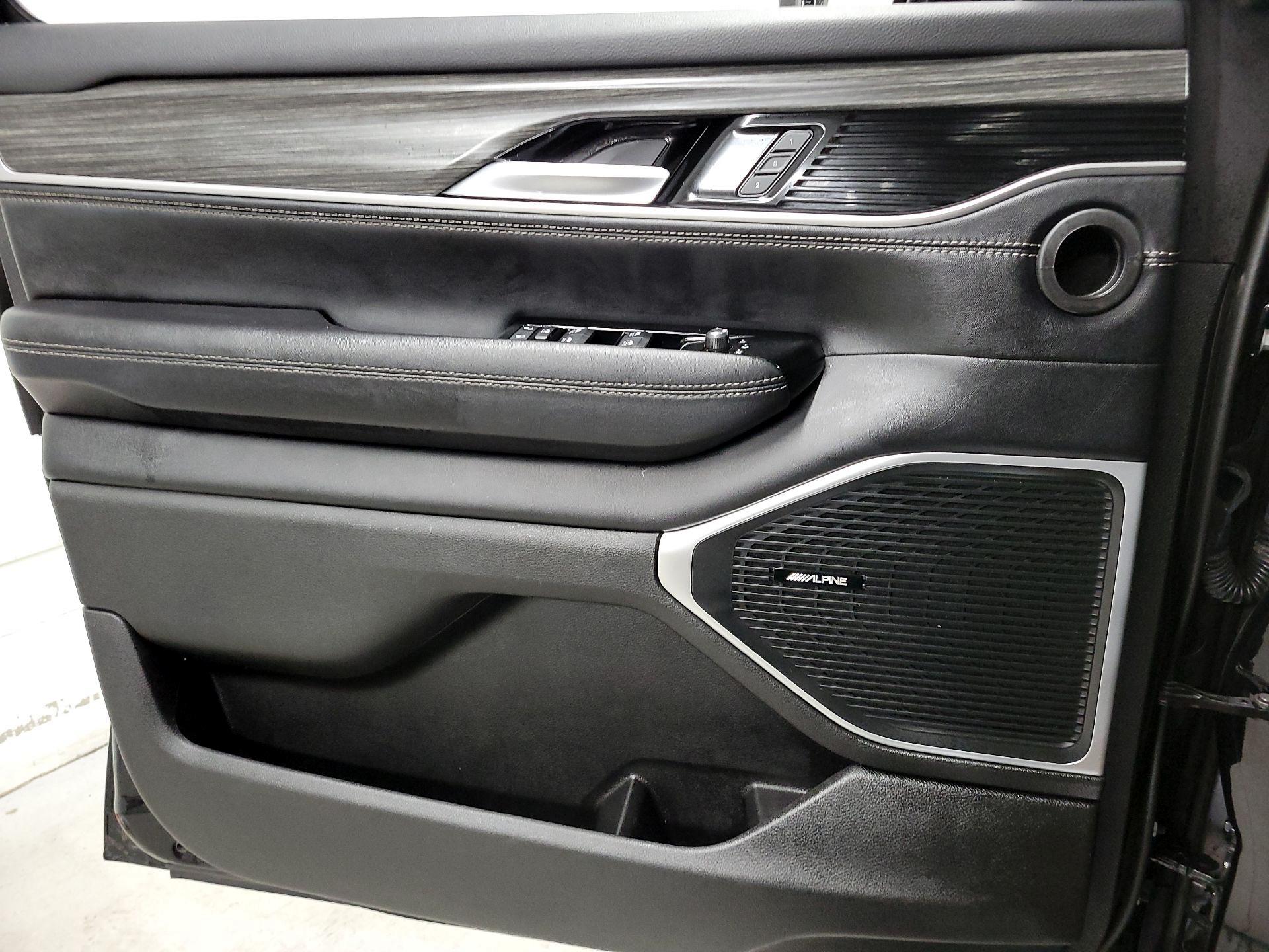 Thumbnail: 2024 Jeep Wagoneer - 12