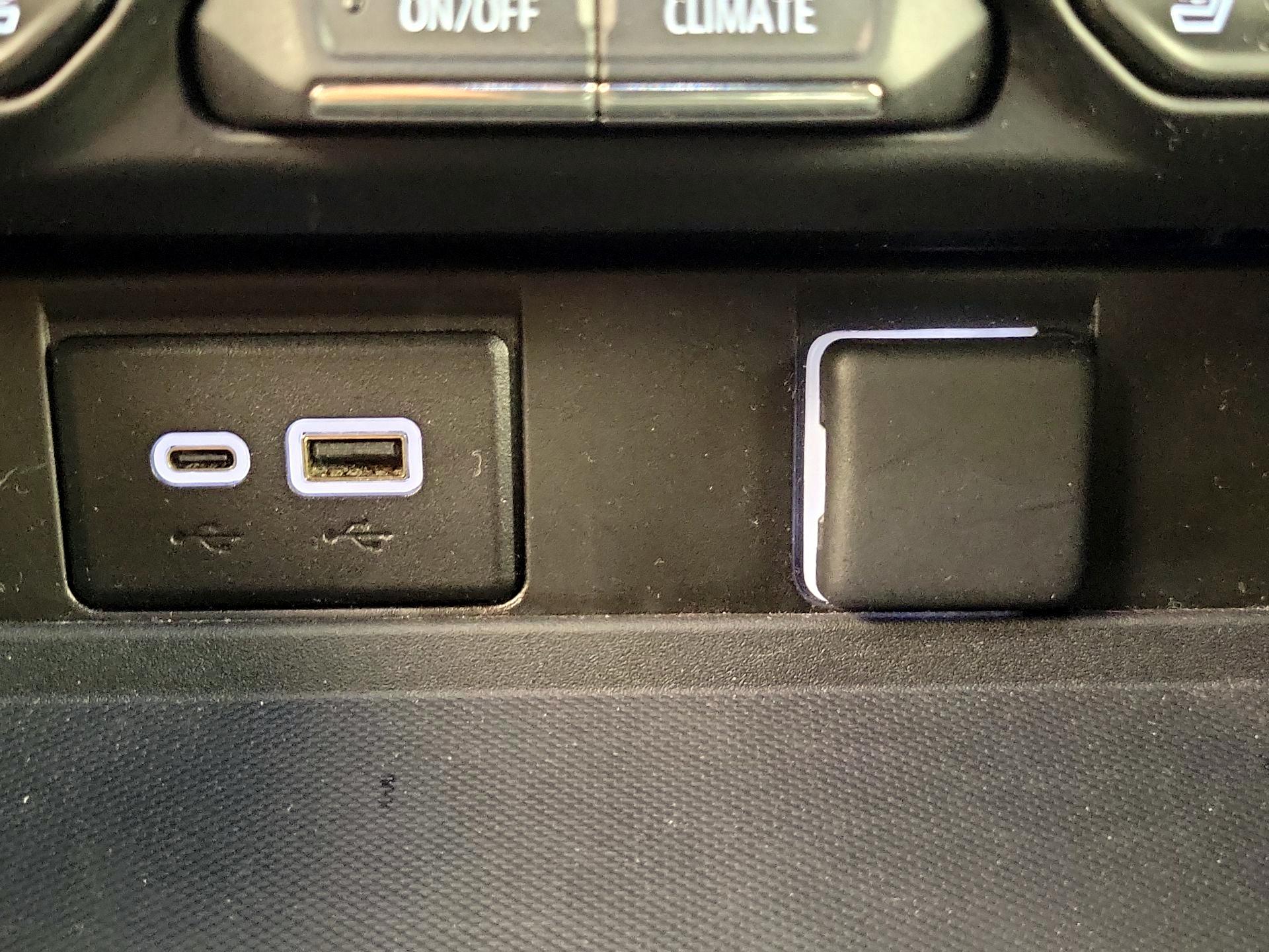 Thumbnail: 2023 Chevrolet Suburban - 18