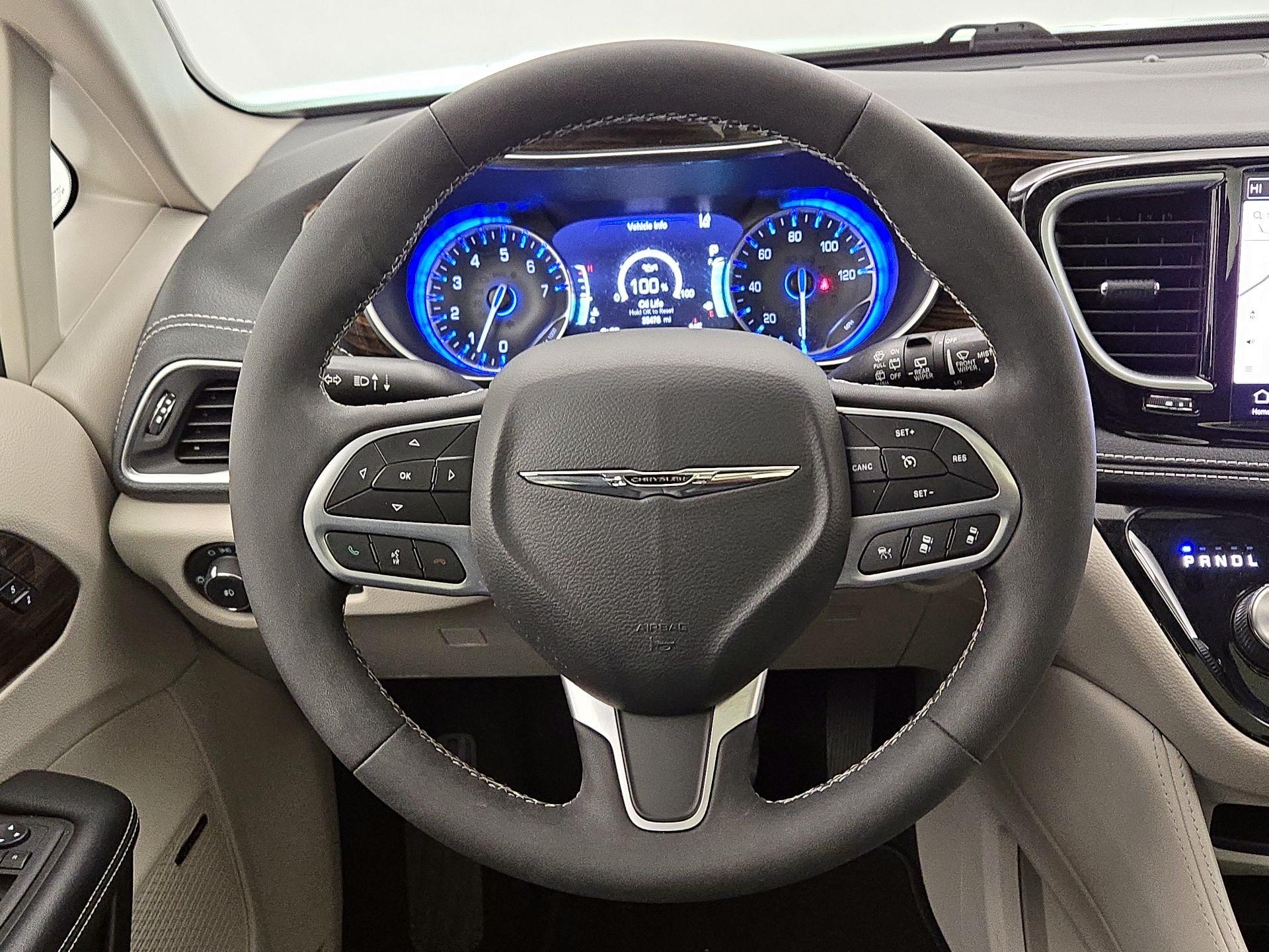 Thumbnail: 2022 Chrysler Pacifica - 10