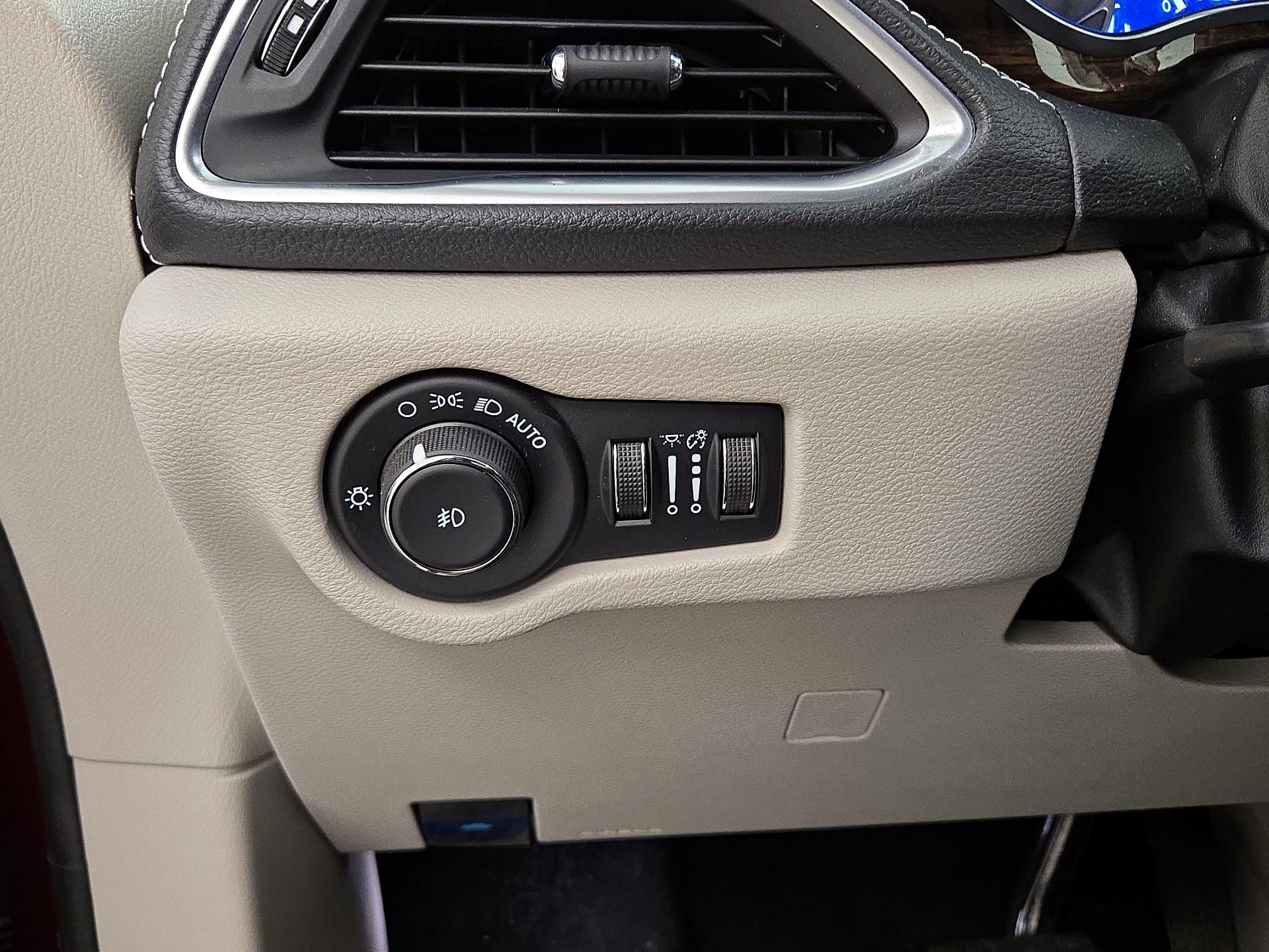 Thumbnail: 2022 Chrysler Pacifica - 13