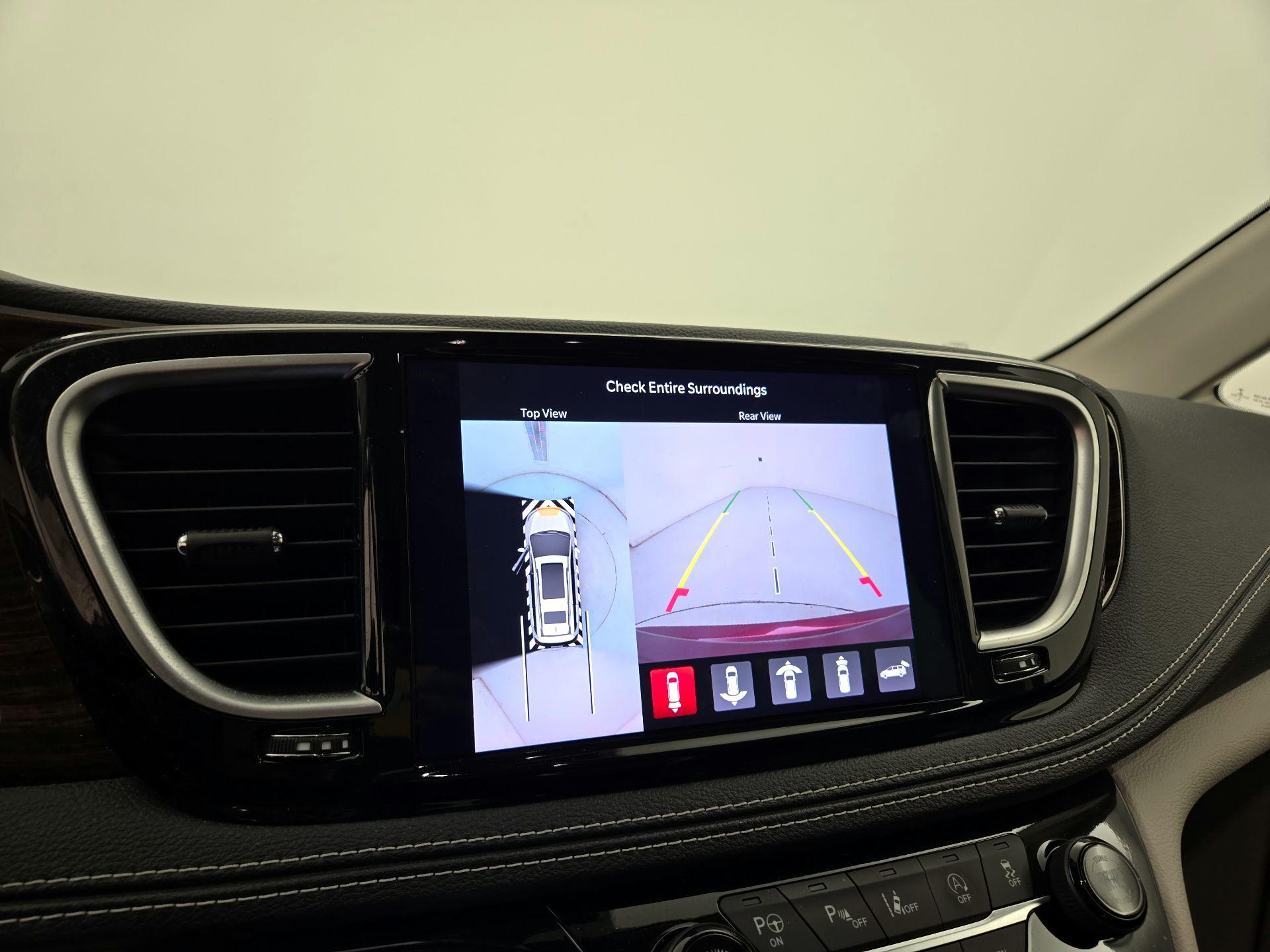 Thumbnail: 2022 Chrysler Pacifica - 15