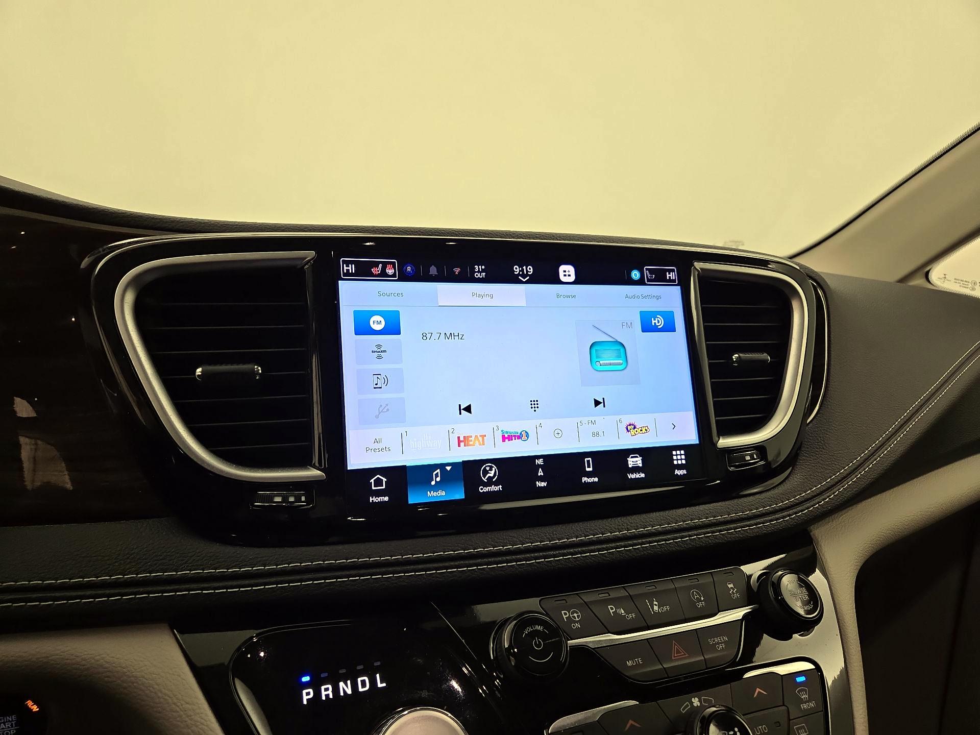 Thumbnail: 2022 Chrysler Pacifica - 16