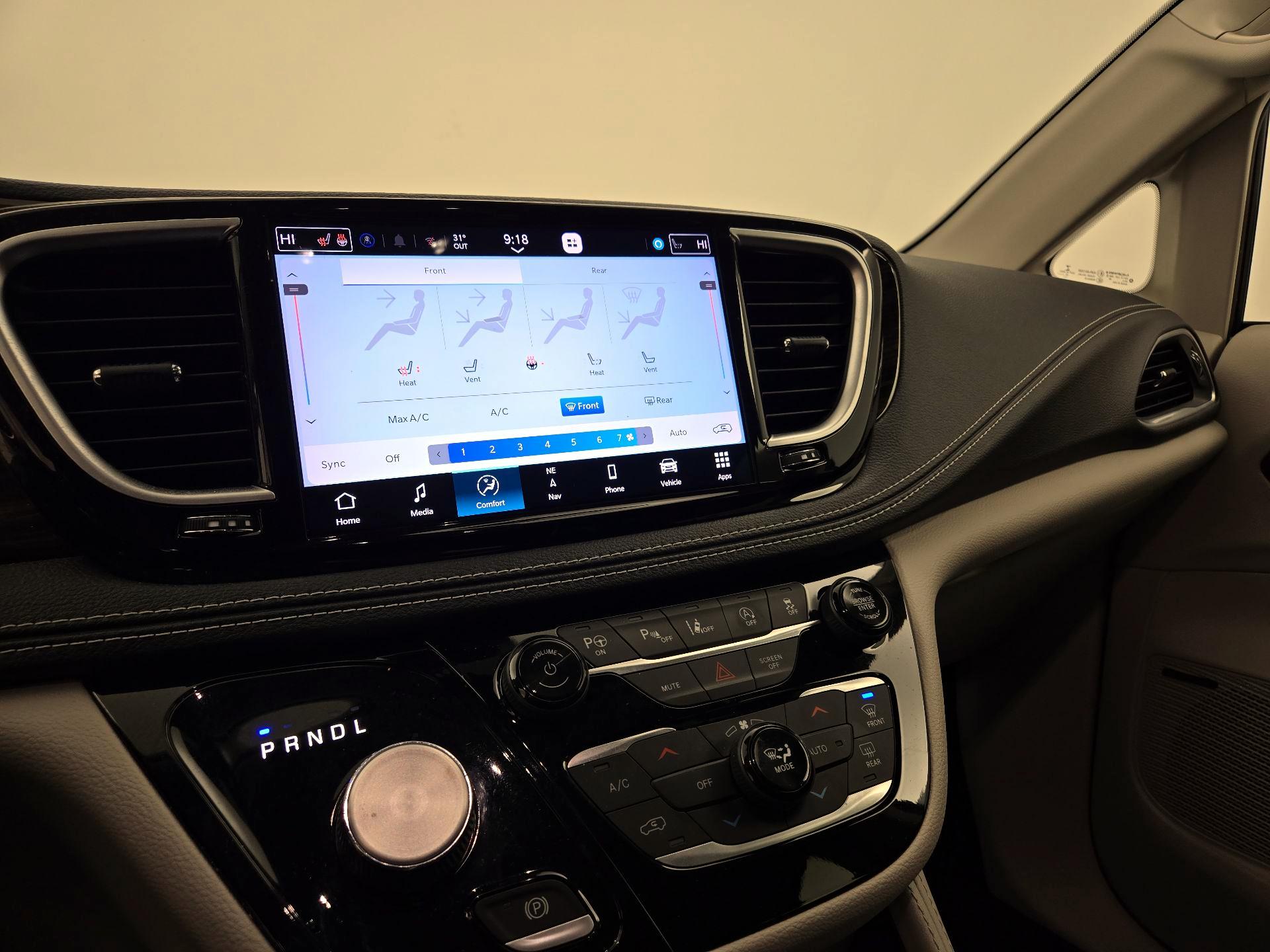 Thumbnail: 2022 Chrysler Pacifica - 17