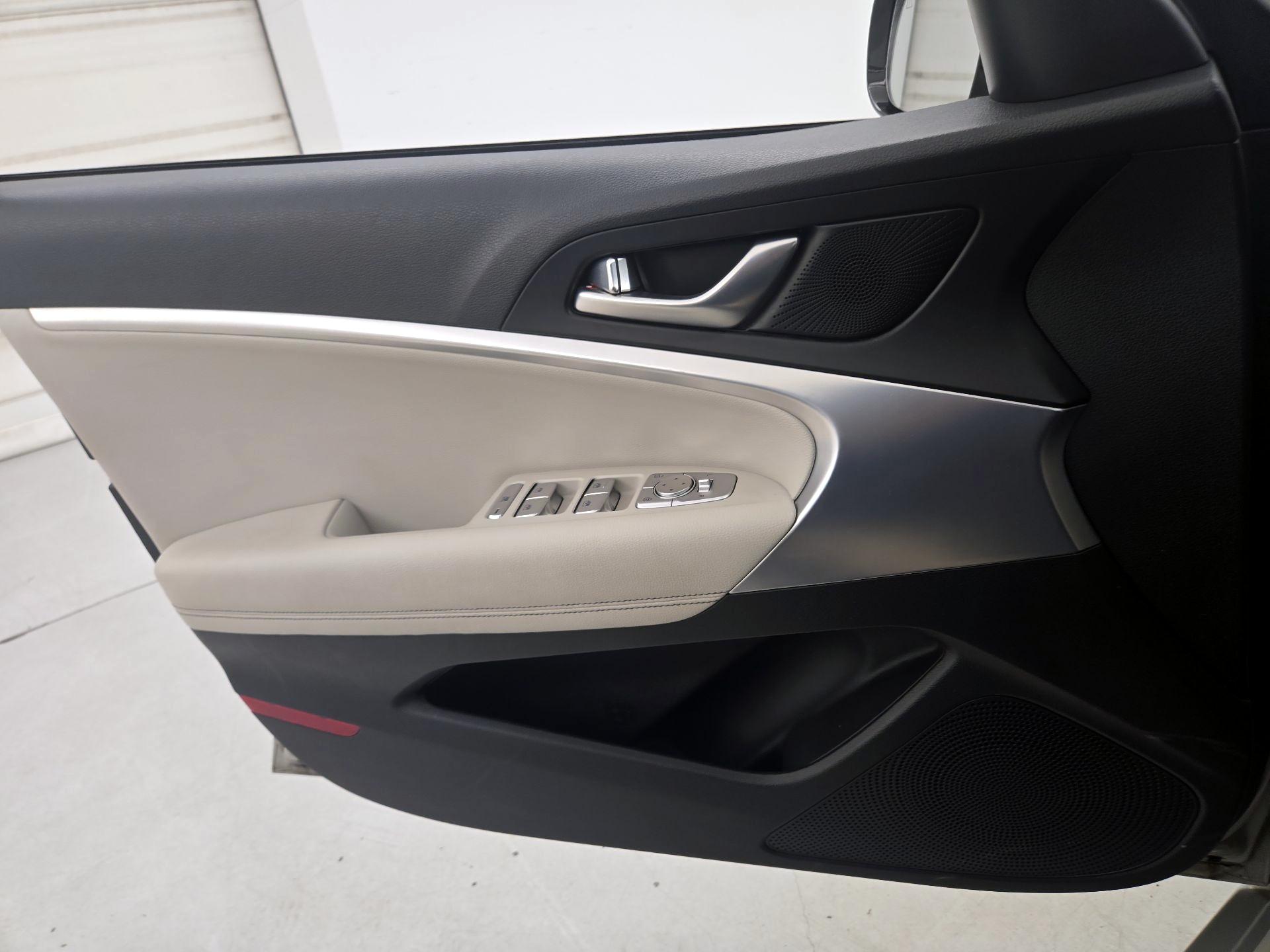 Thumbnail: 2024 Genesis G70 - 12