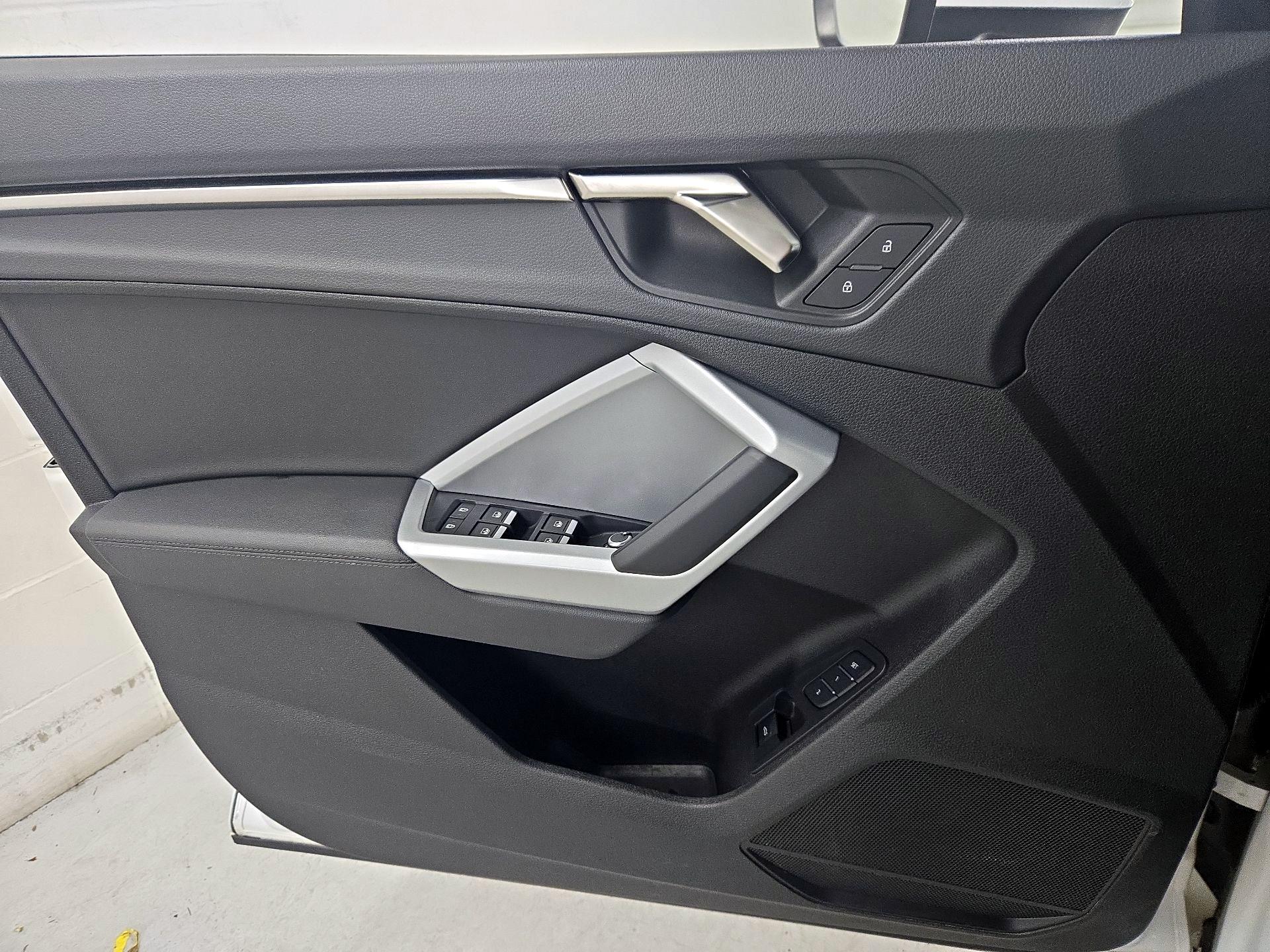 Thumbnail: 2023 Audi Q3 - 12