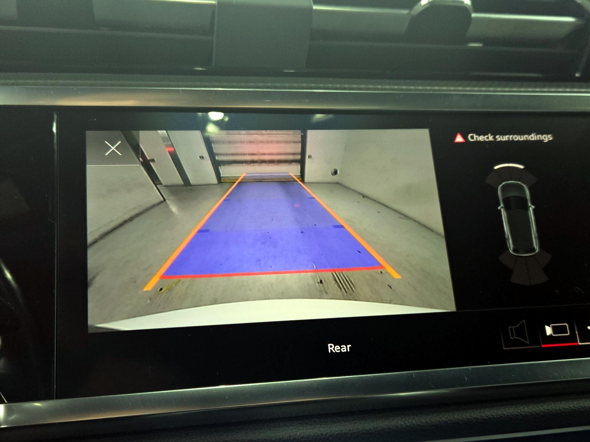 Thumbnail: 2023 Audi Q3 - 14