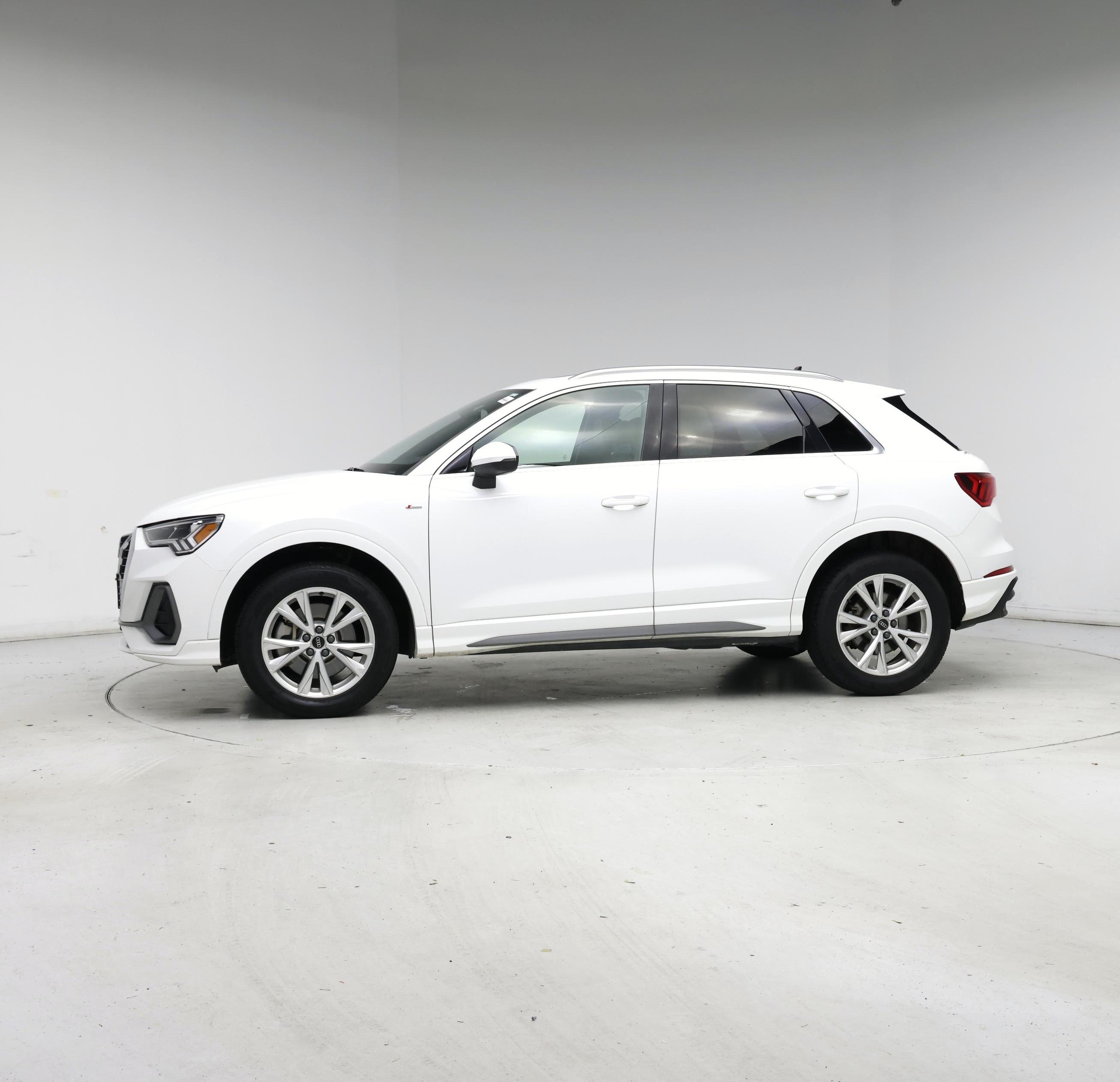 Thumbnail: 2023 Audi Q3 - 3