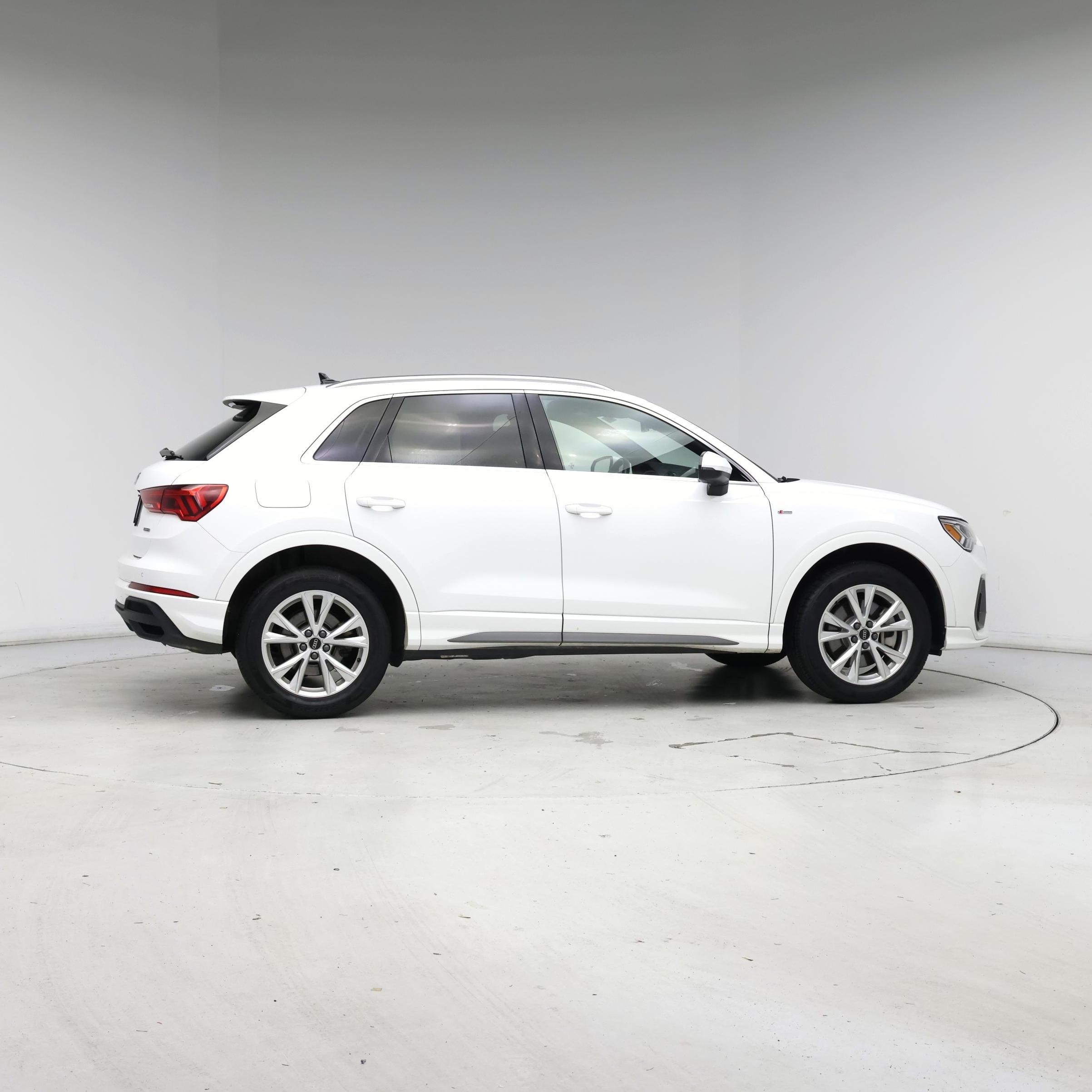 Thumbnail: 2023 Audi Q3 - 7