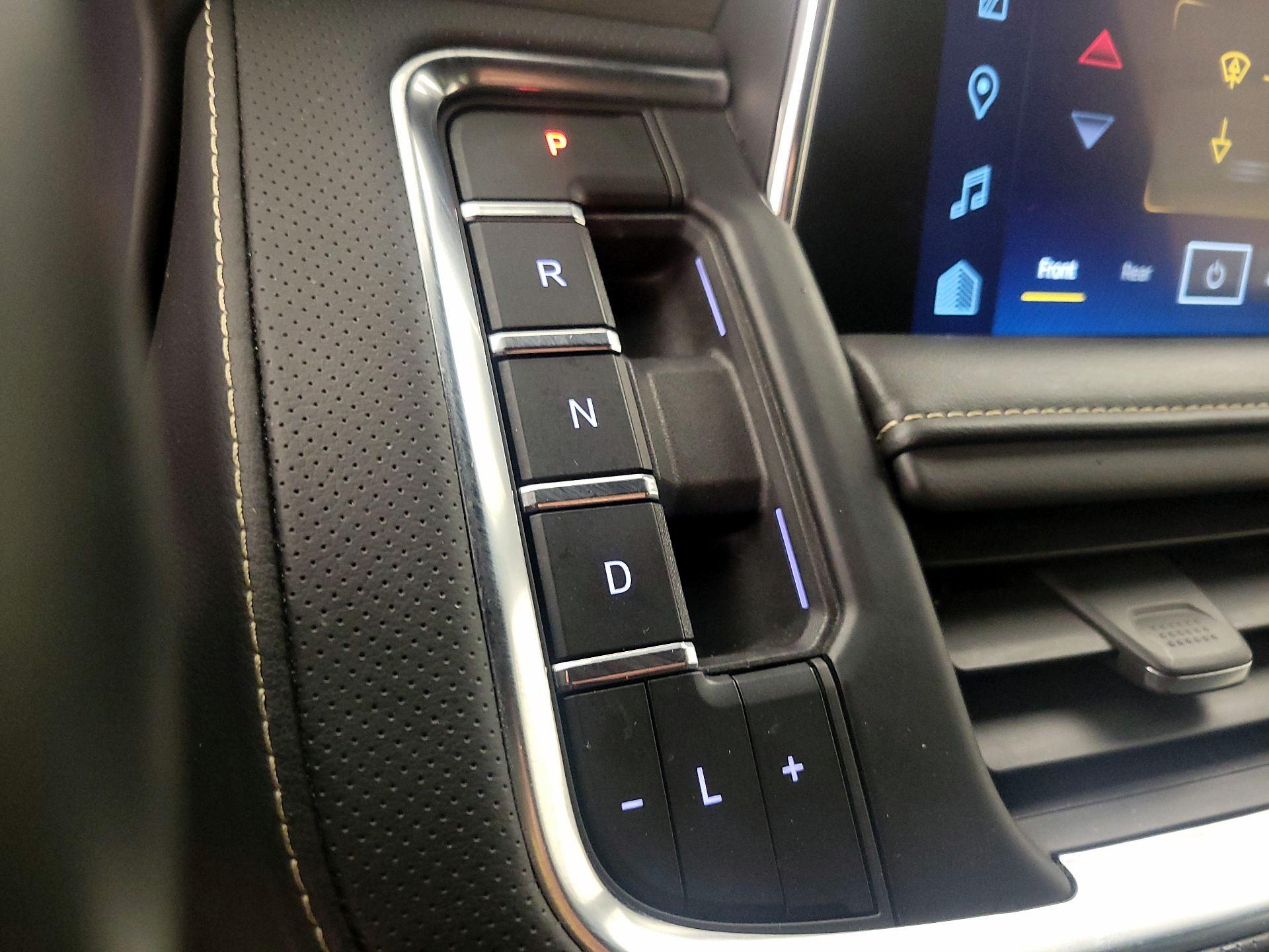 Thumbnail: 2023 Chevrolet Suburban - 17