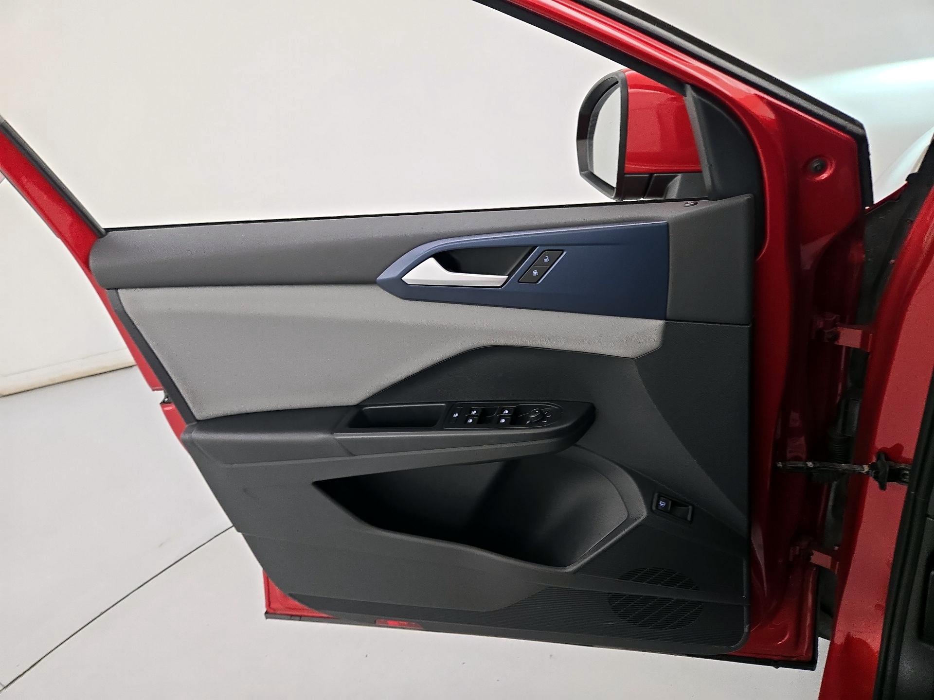 Thumbnail: 2022 Volkswagen Taos - 12