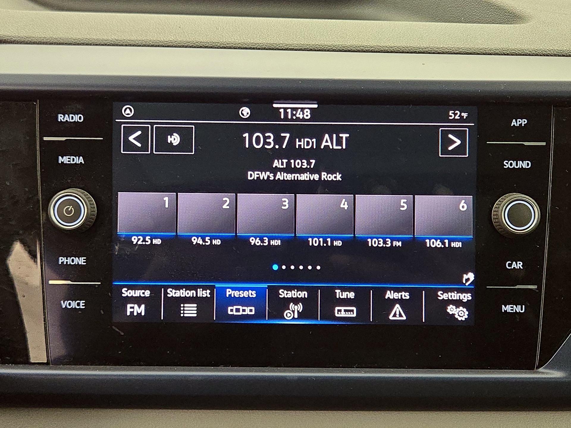 Thumbnail: 2022 Volkswagen Taos - 15