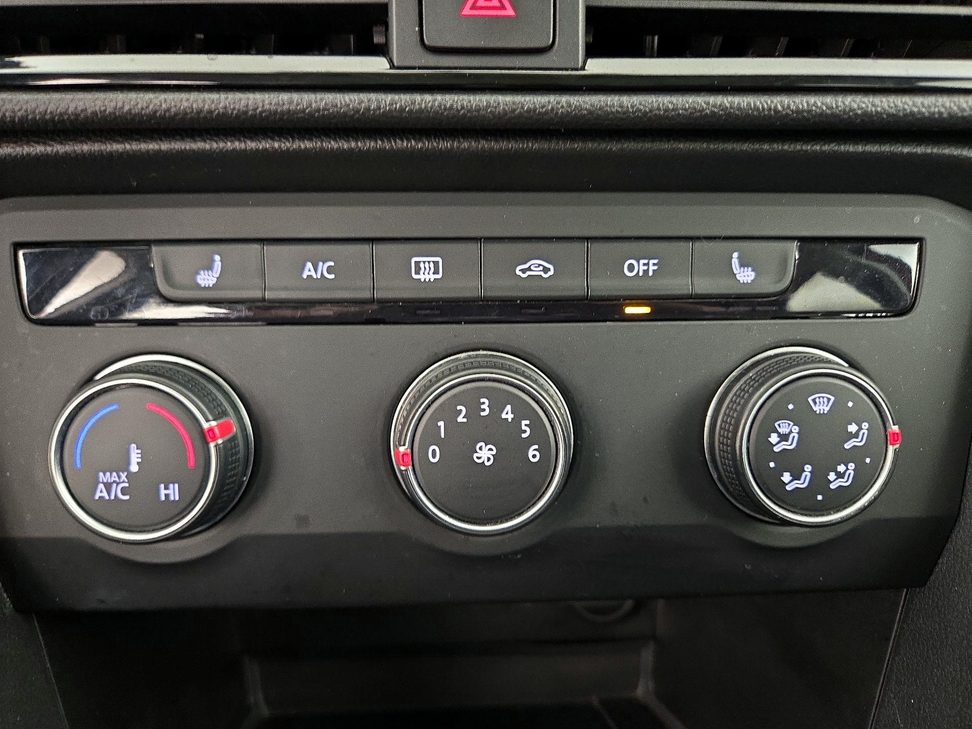 Thumbnail: 2022 Volkswagen Taos - 16