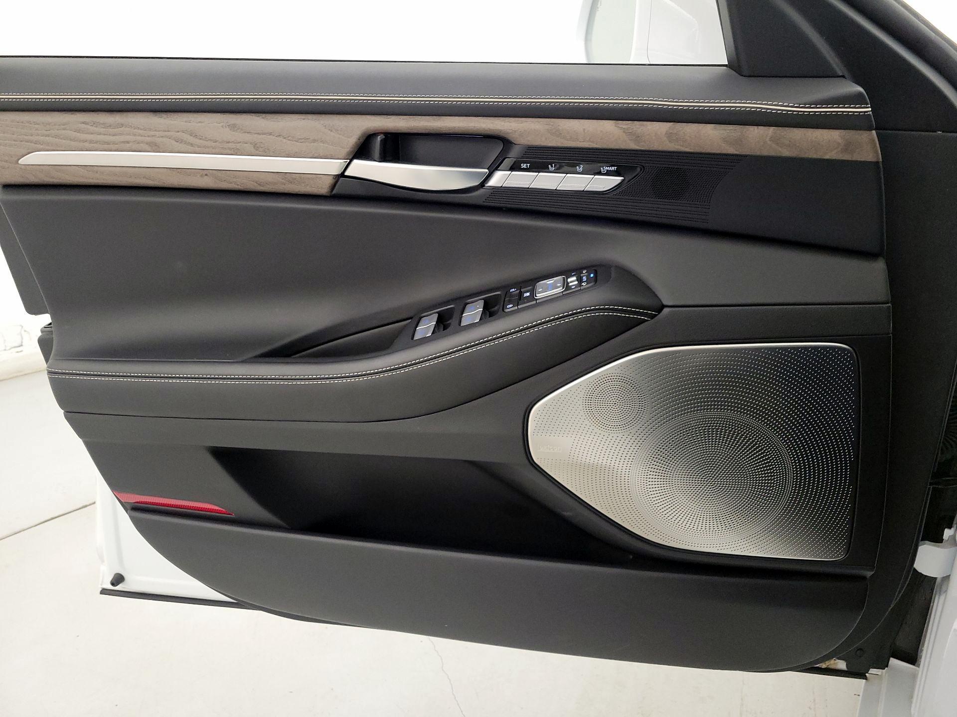 Thumbnail: 2022 Genesis G90 - 12