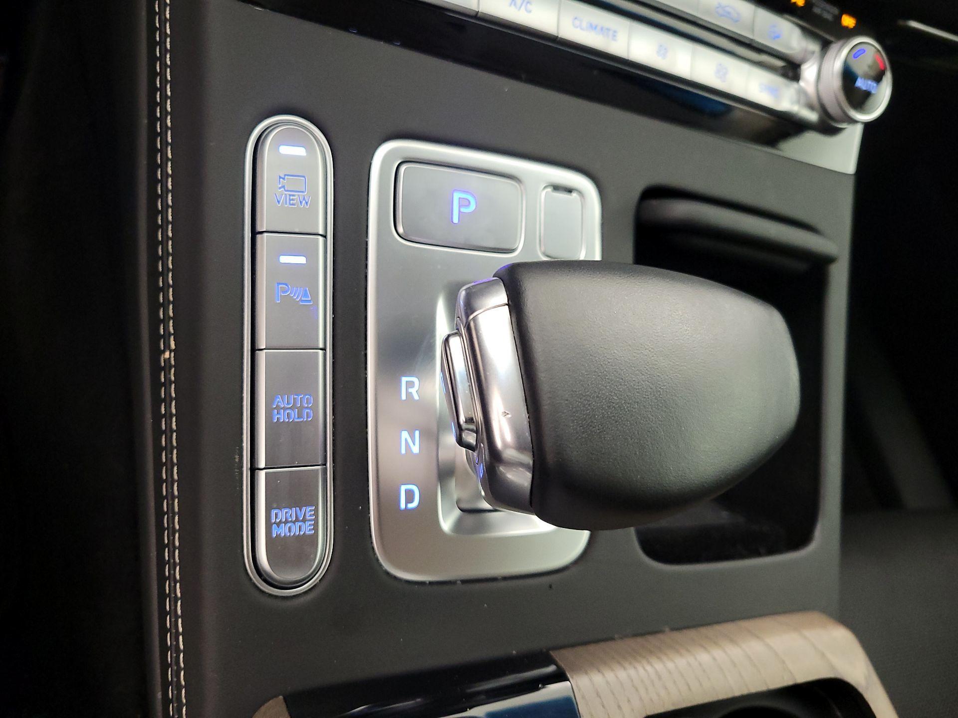 Thumbnail: 2022 Genesis G90 - 18