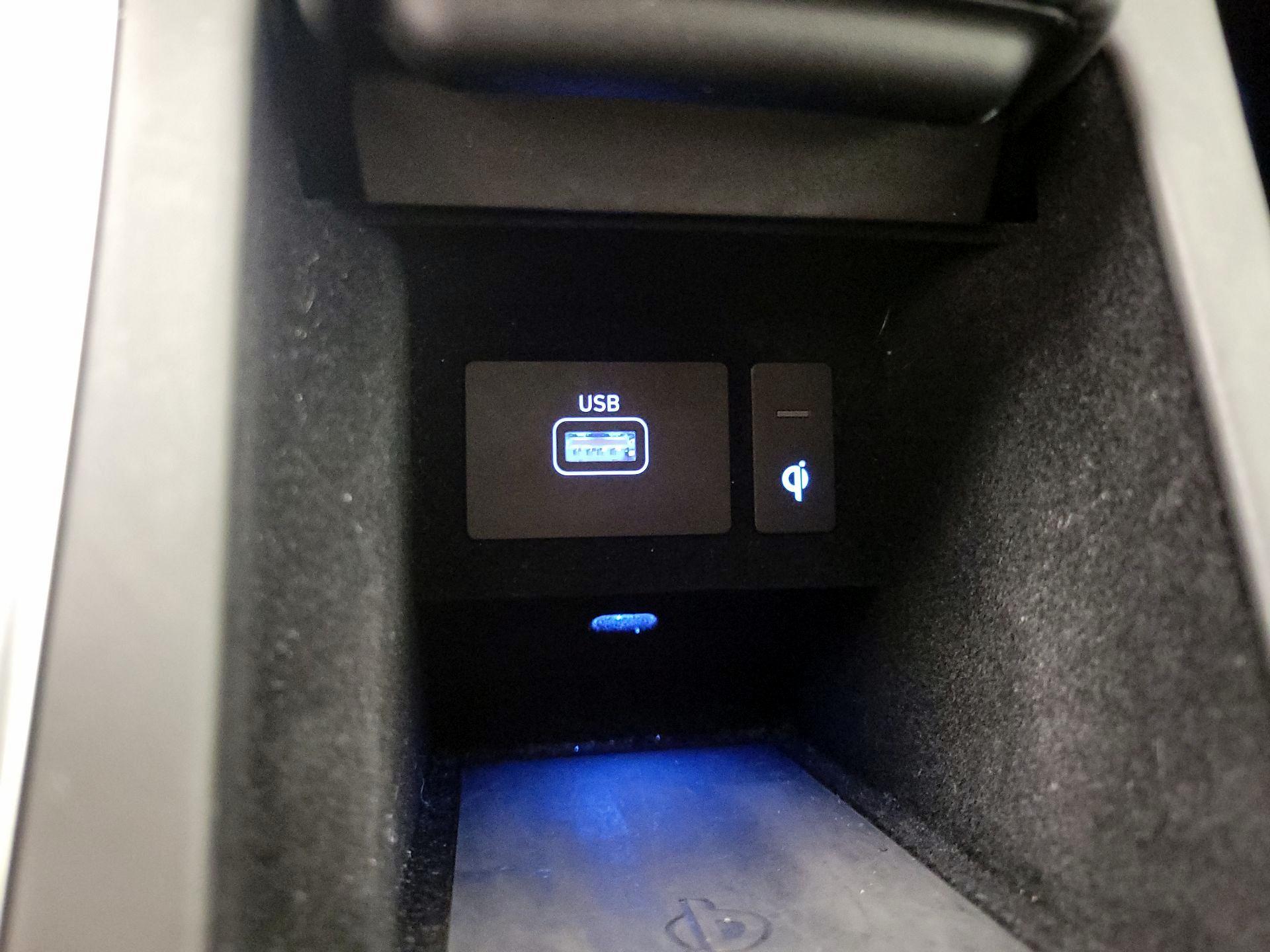 Thumbnail: 2022 Genesis G90 - 19