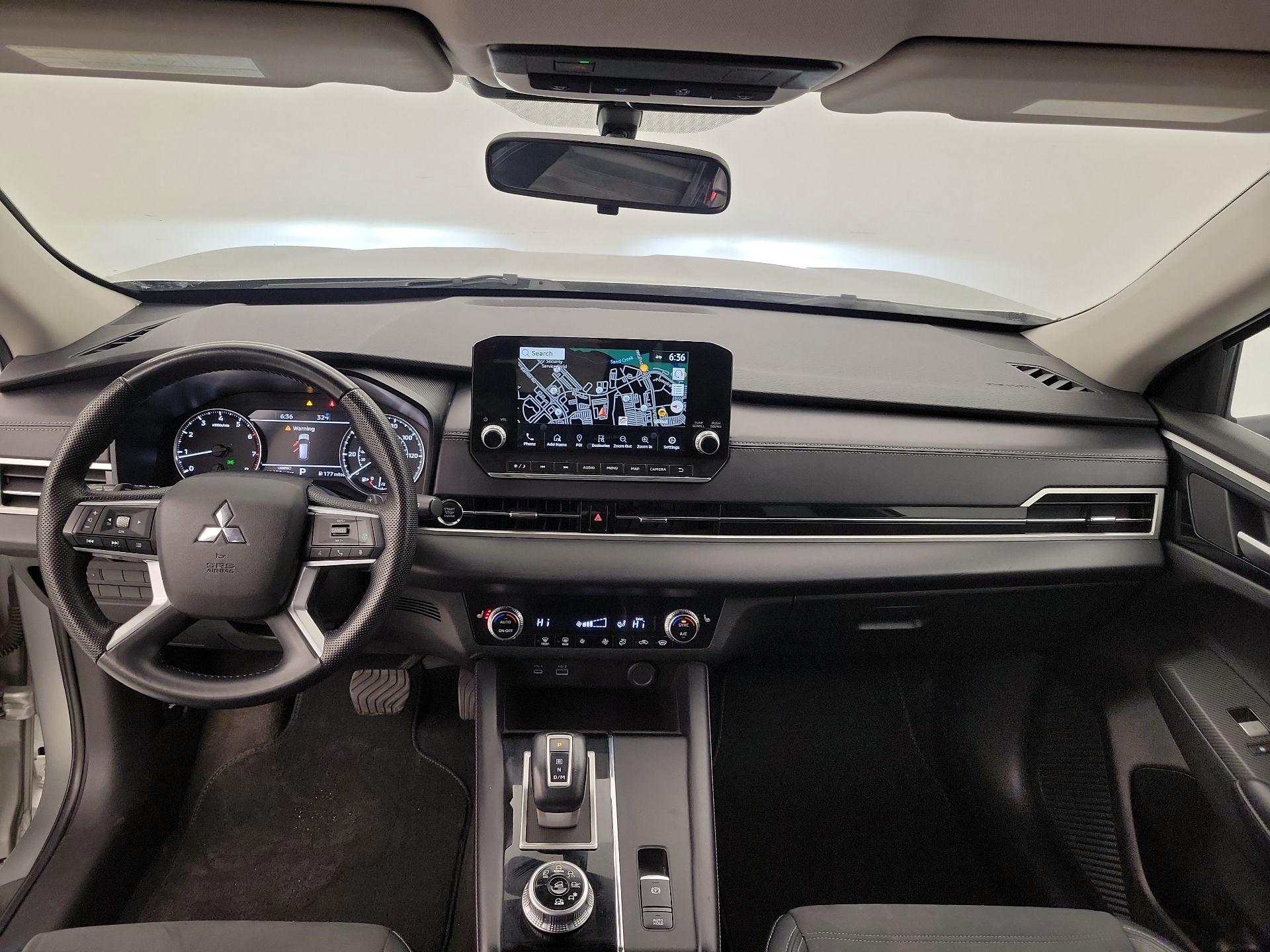 Thumbnail: 2023 Mitsubishi Outlander - 9