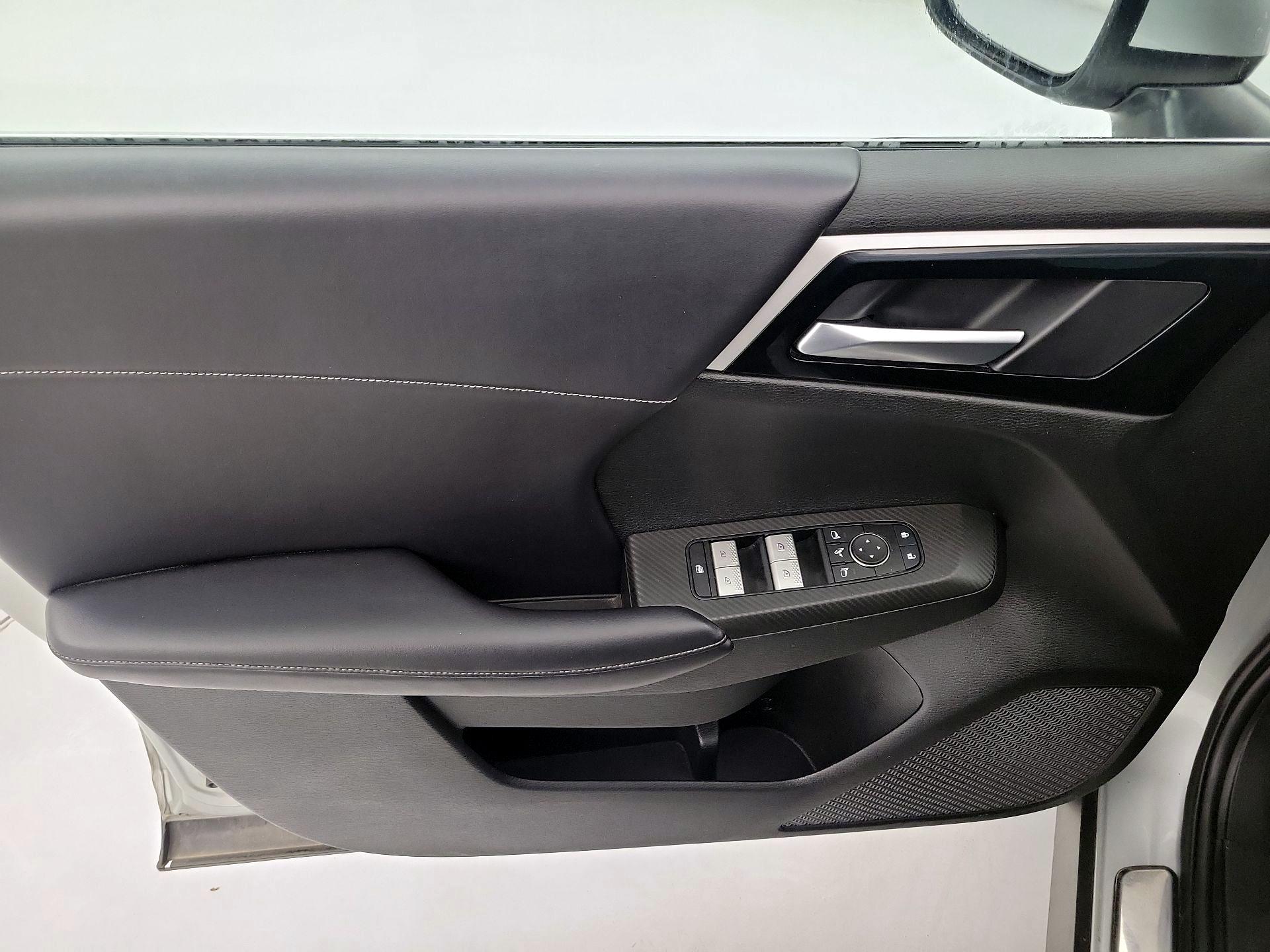 Thumbnail: 2023 Mitsubishi Outlander - 12