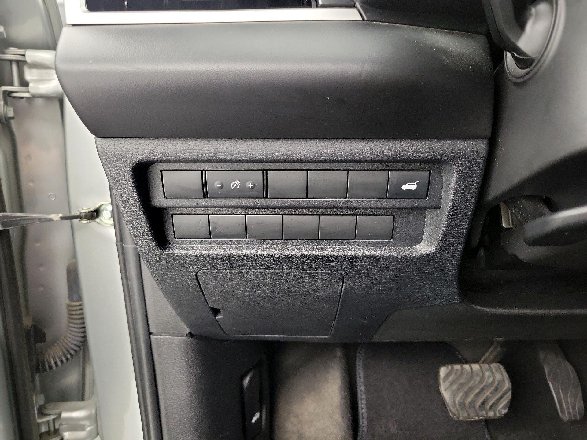 Thumbnail: 2023 Mitsubishi Outlander - 13