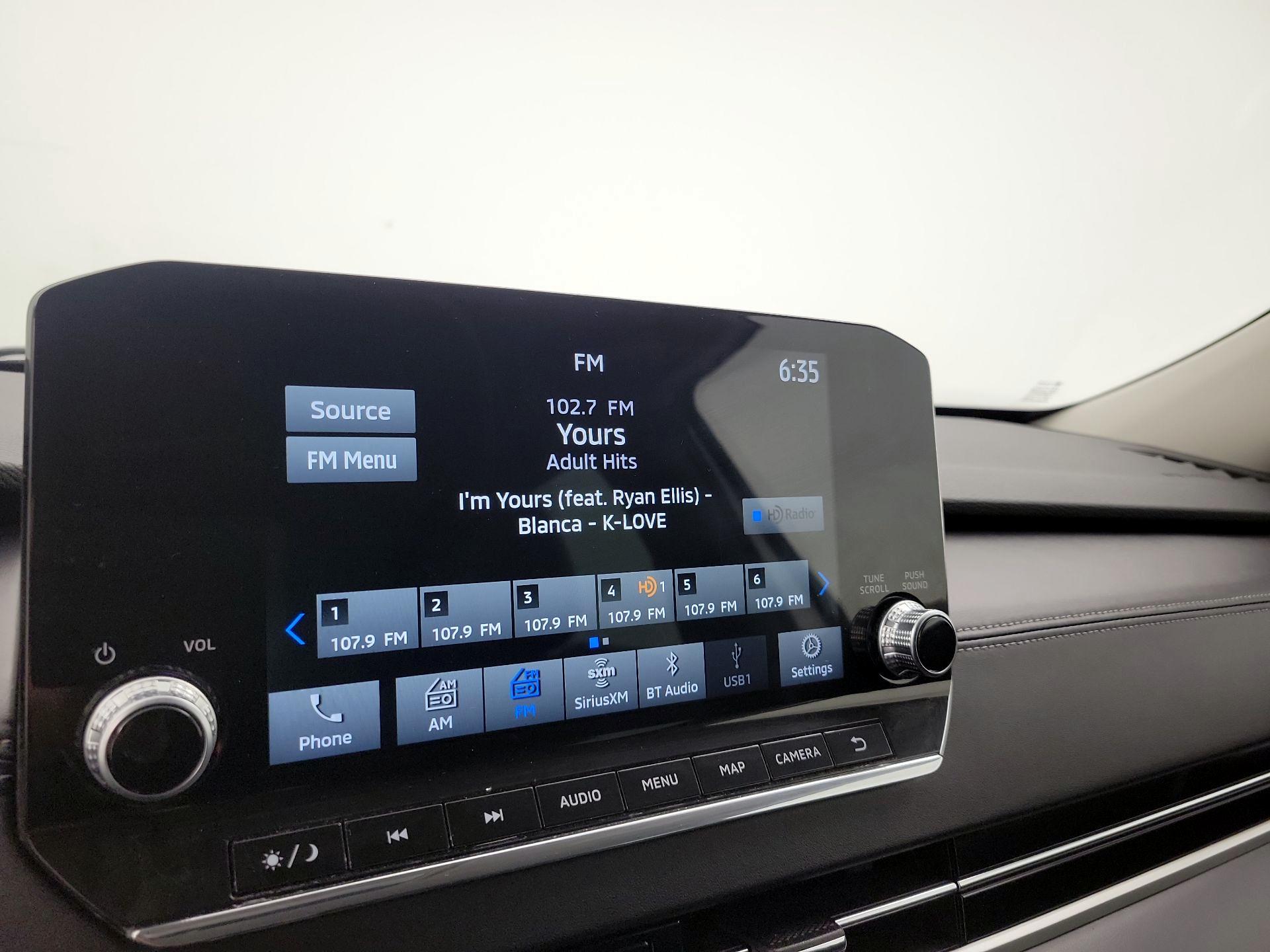 Thumbnail: 2023 Mitsubishi Outlander - 16