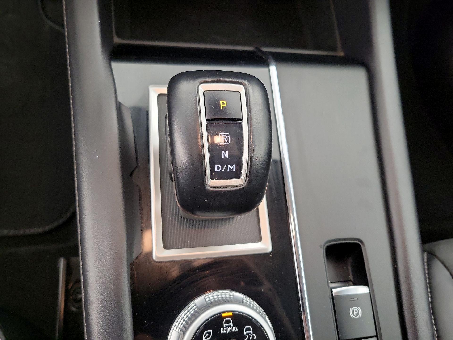 Thumbnail: 2023 Mitsubishi Outlander - 18