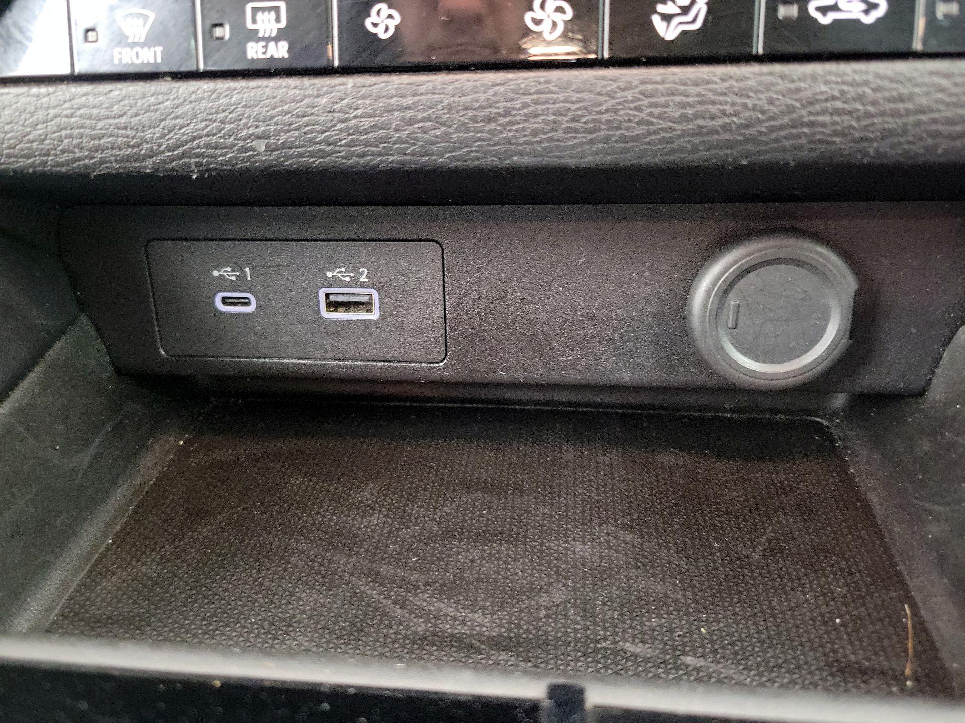 Thumbnail: 2023 Mitsubishi Outlander - 19