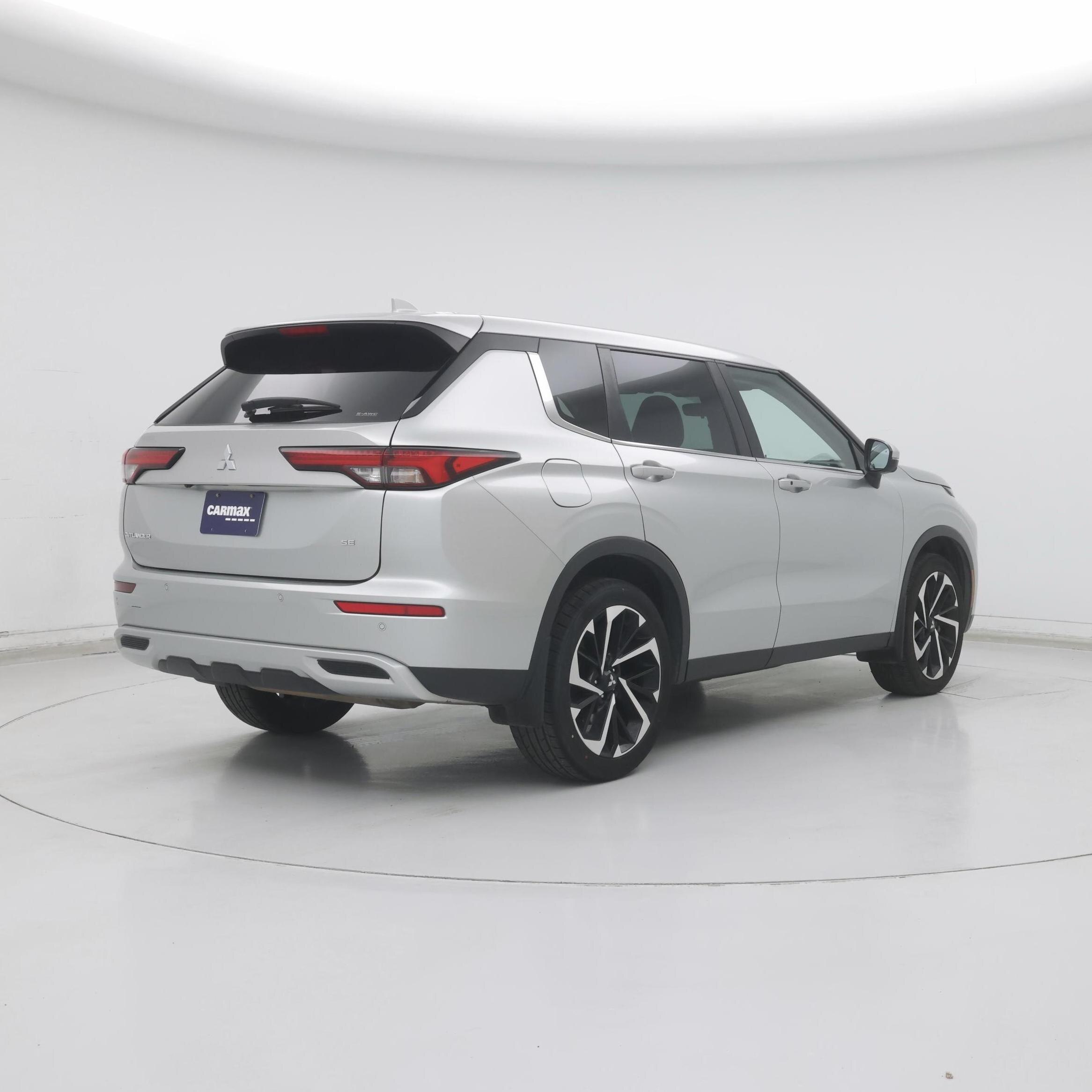 Thumbnail: 2023 Mitsubishi Outlander - 8