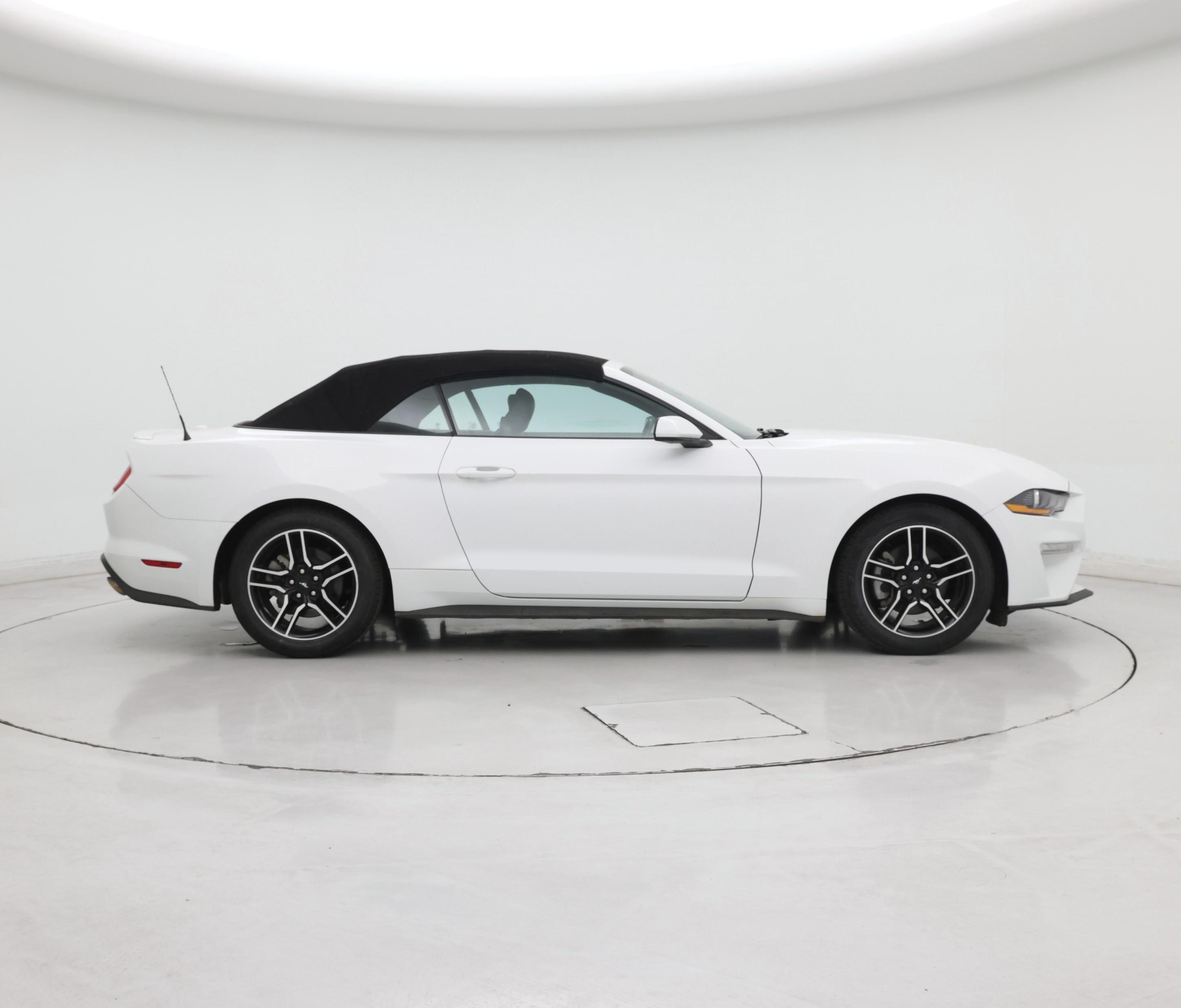 Thumbnail: 2022 Ford Mustang - 7