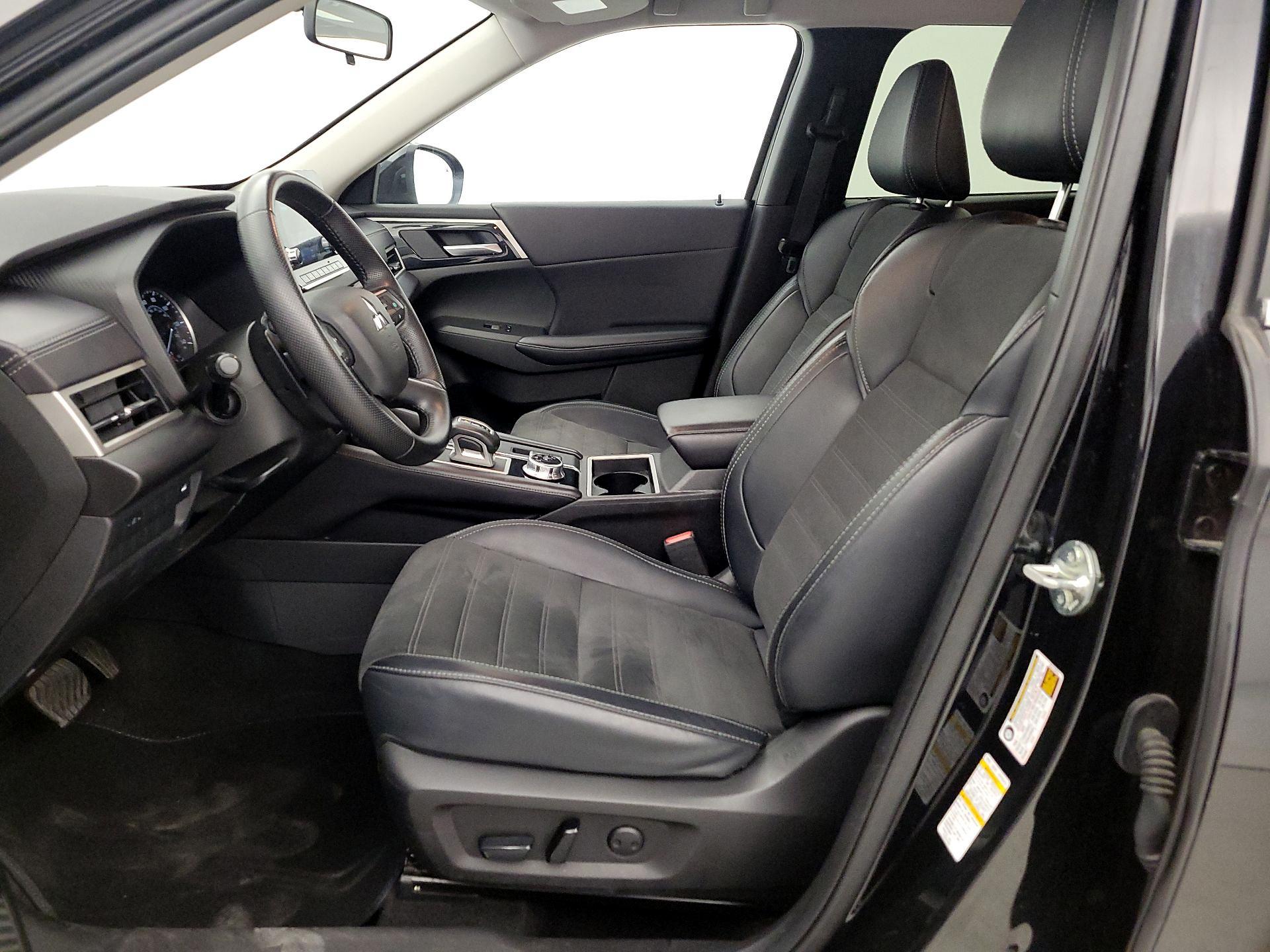 Thumbnail: 2024 Mitsubishi Outlander - 11