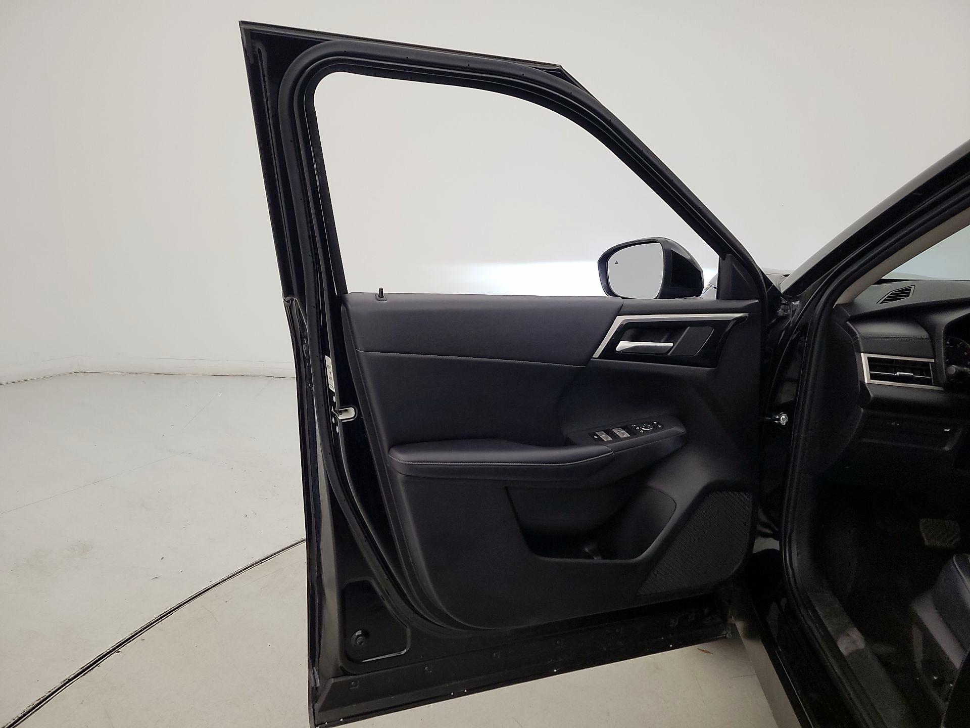 Thumbnail: 2024 Mitsubishi Outlander - 12