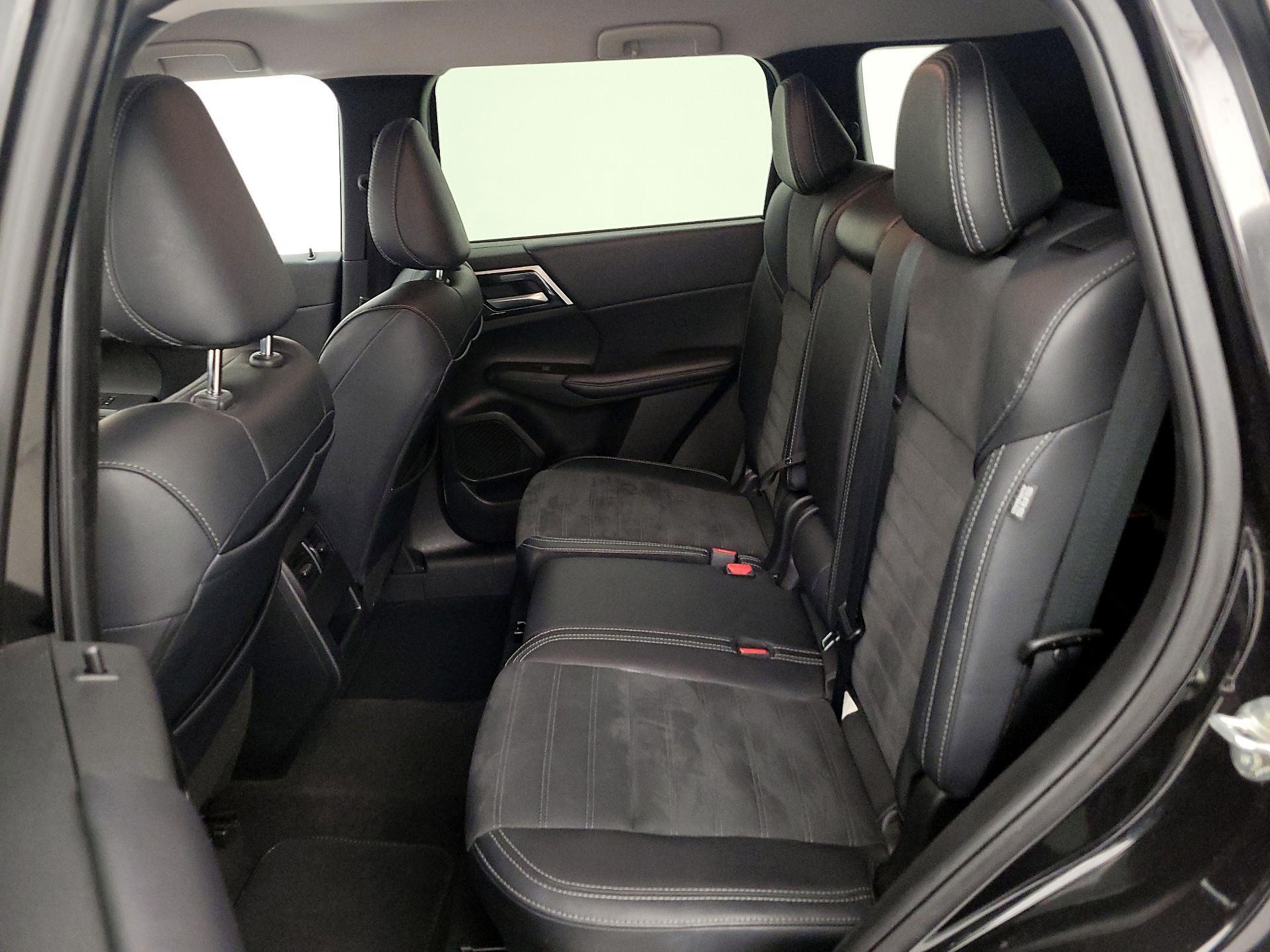 Thumbnail: 2024 Mitsubishi Outlander - 20