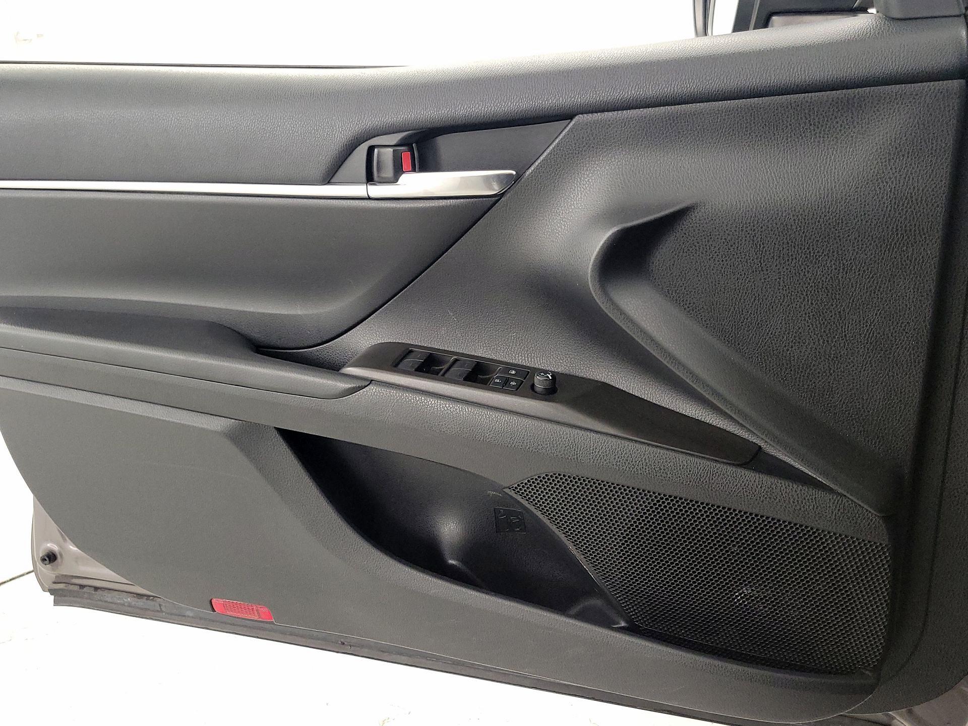 Thumbnail: 2022 Toyota Camry - 12