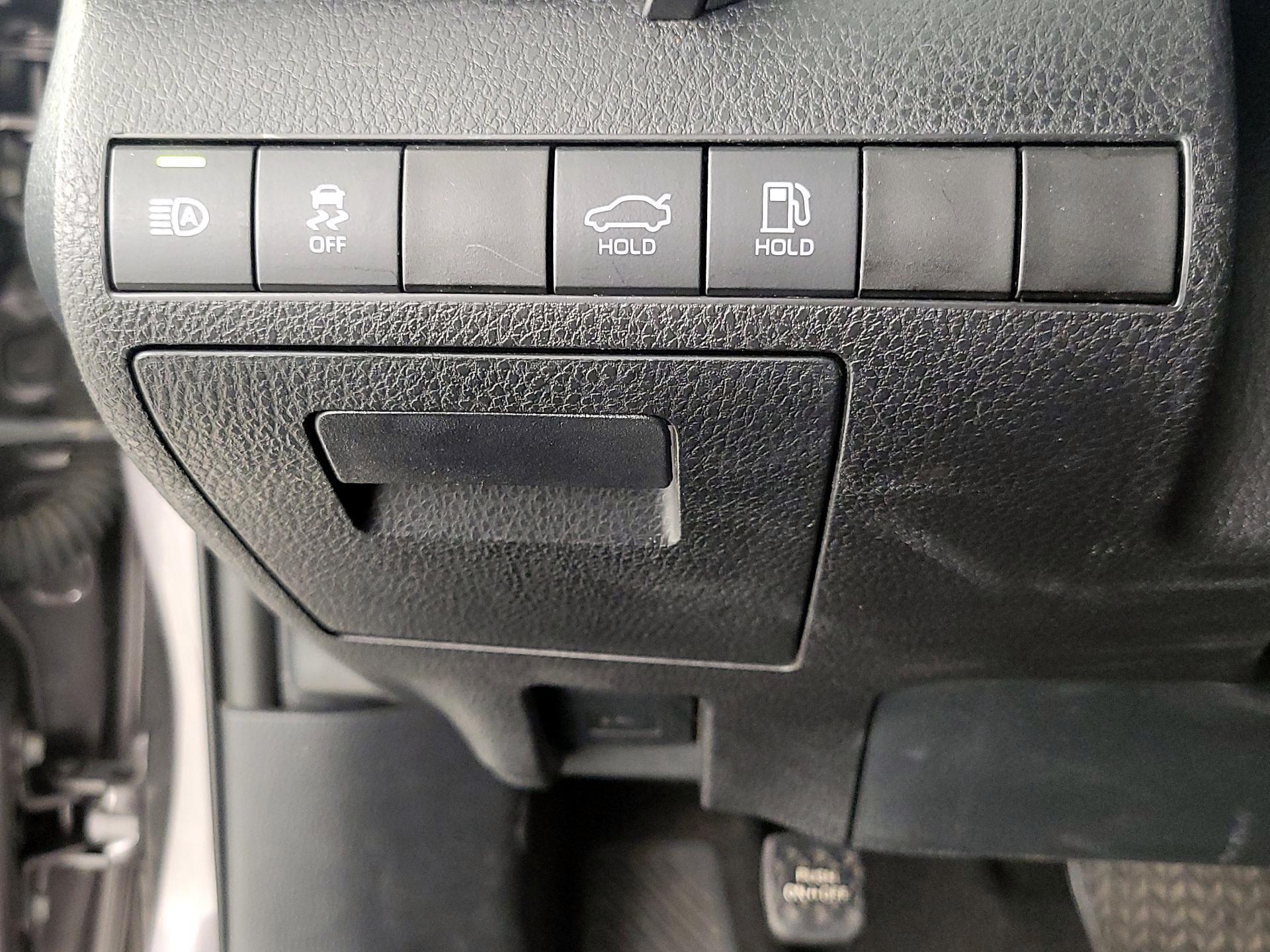 Thumbnail: 2022 Toyota Camry - 13