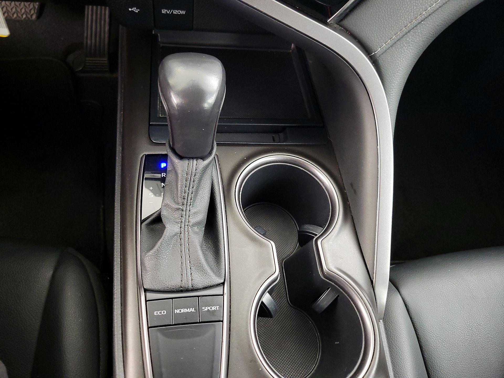 Thumbnail: 2022 Toyota Camry - 17