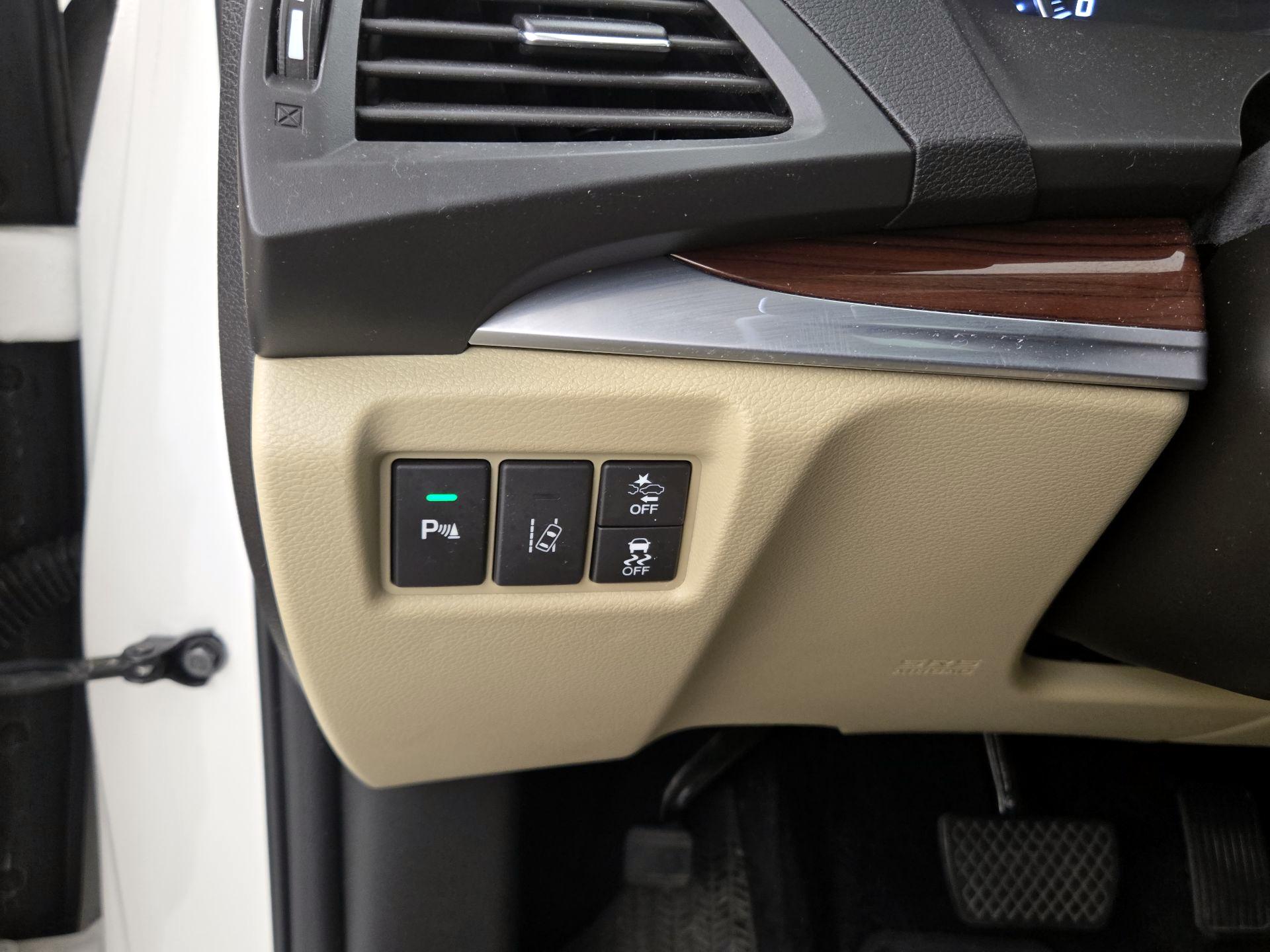 Thumbnail: 2016 Acura MDX - 13