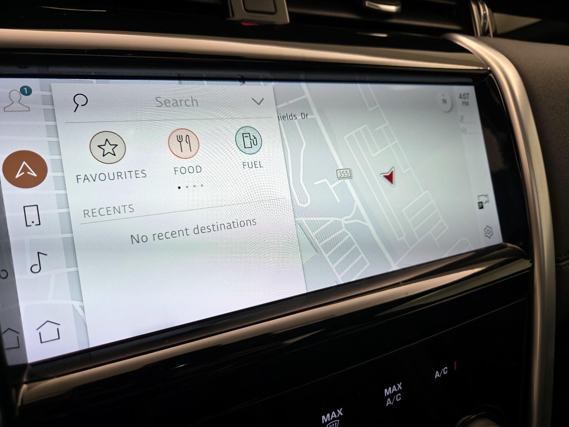 Thumbnail: 2021 Land Rover Discovery Sport - 14