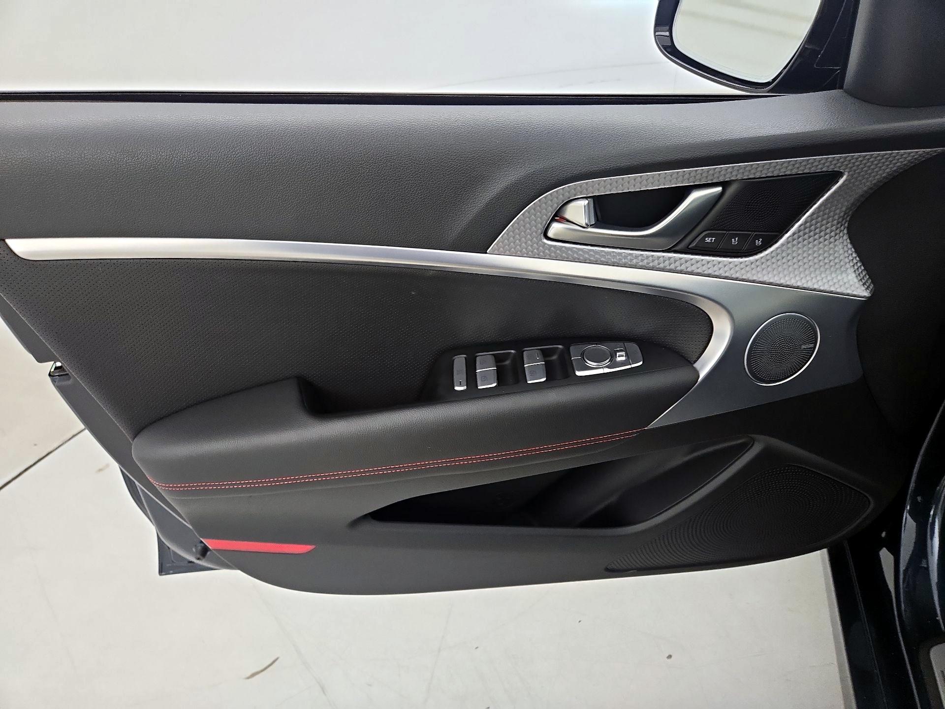 Thumbnail: 2023 Genesis G70 - 12