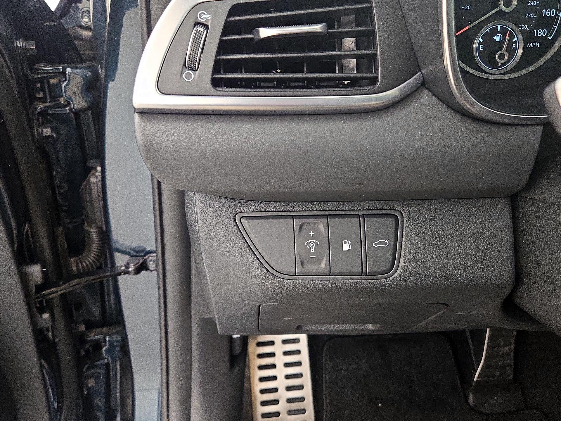 Thumbnail: 2023 Genesis G70 - 13