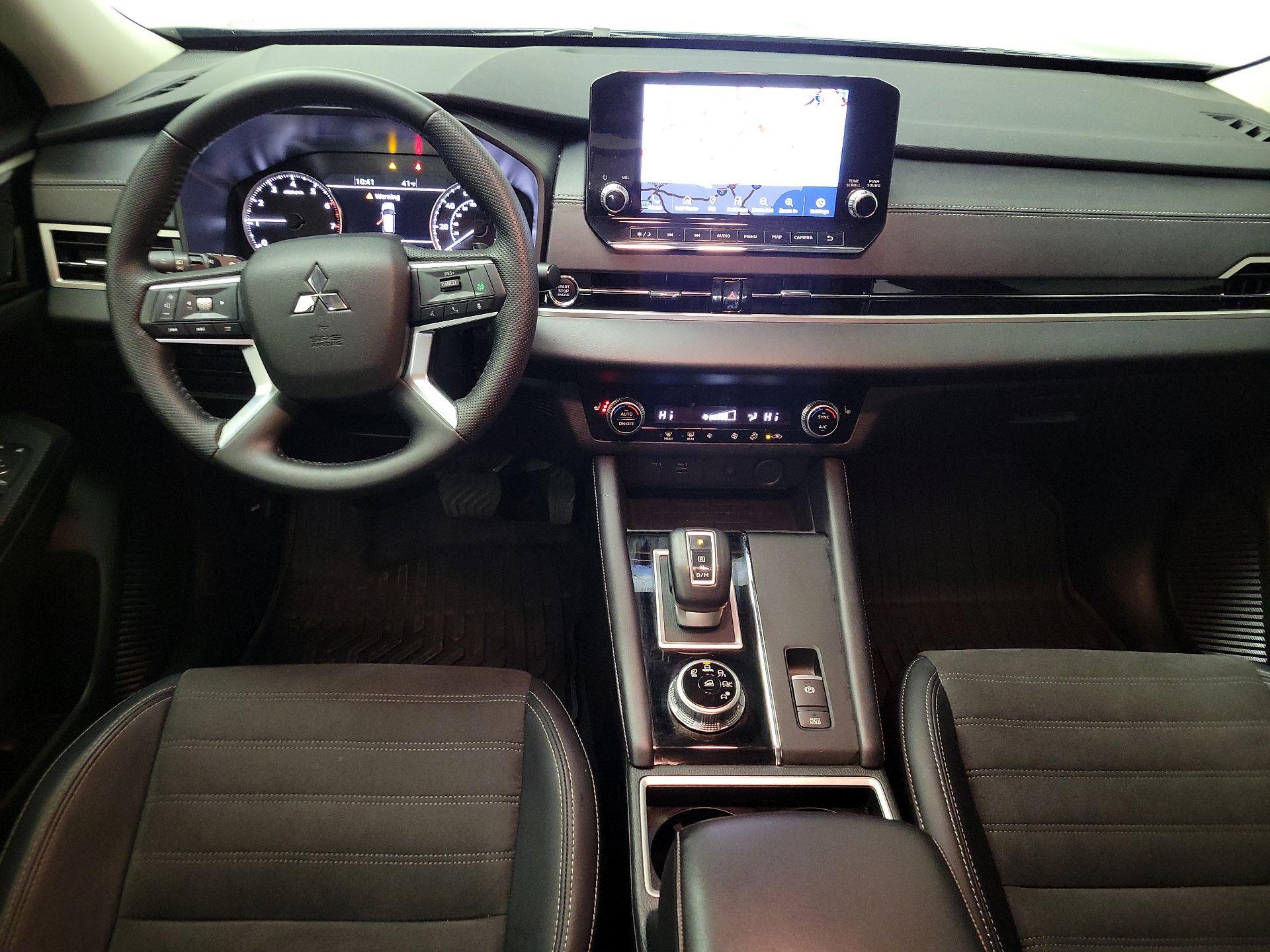 Thumbnail: 2024 Mitsubishi Outlander - 9