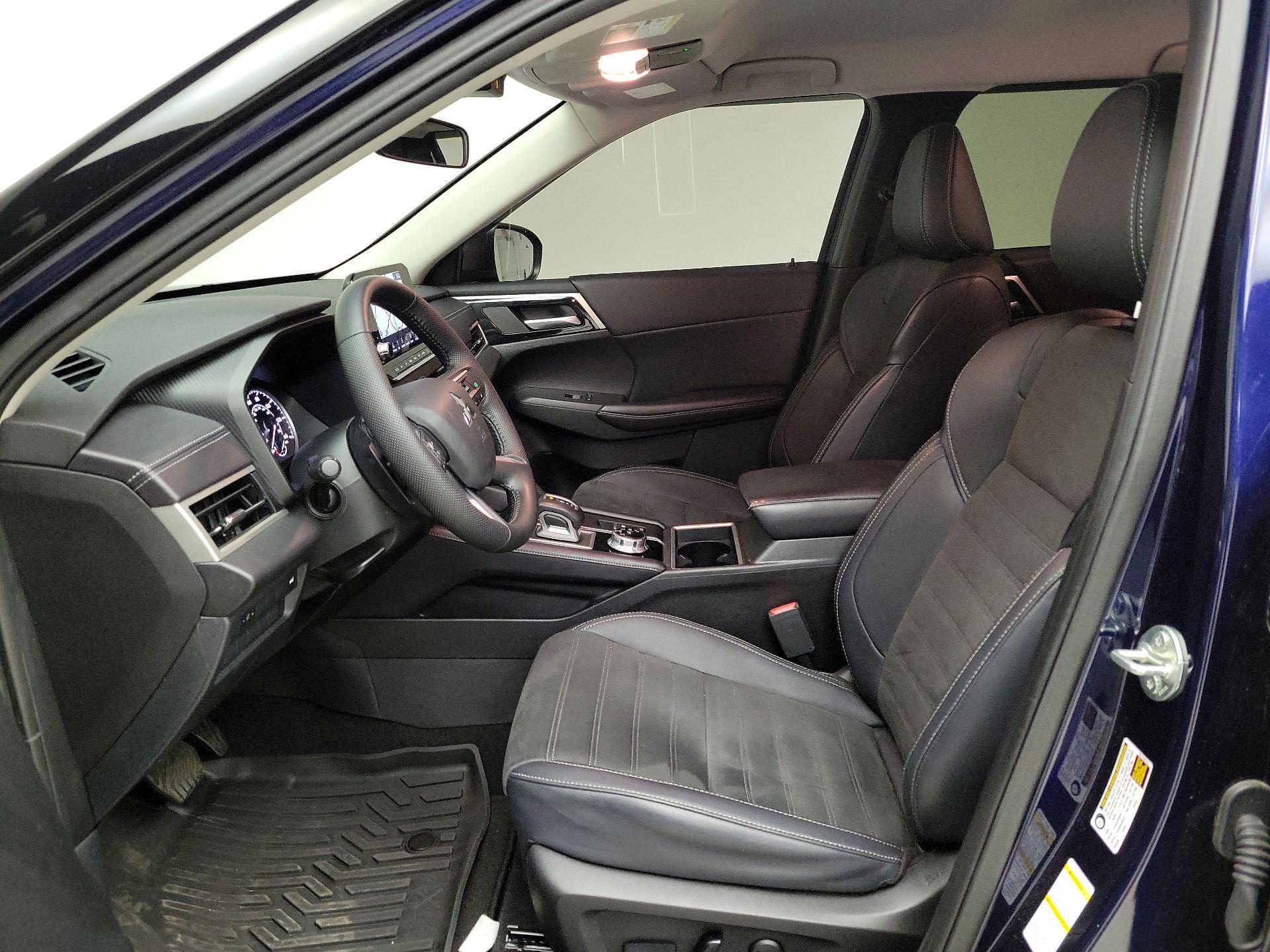 Thumbnail: 2024 Mitsubishi Outlander - 11