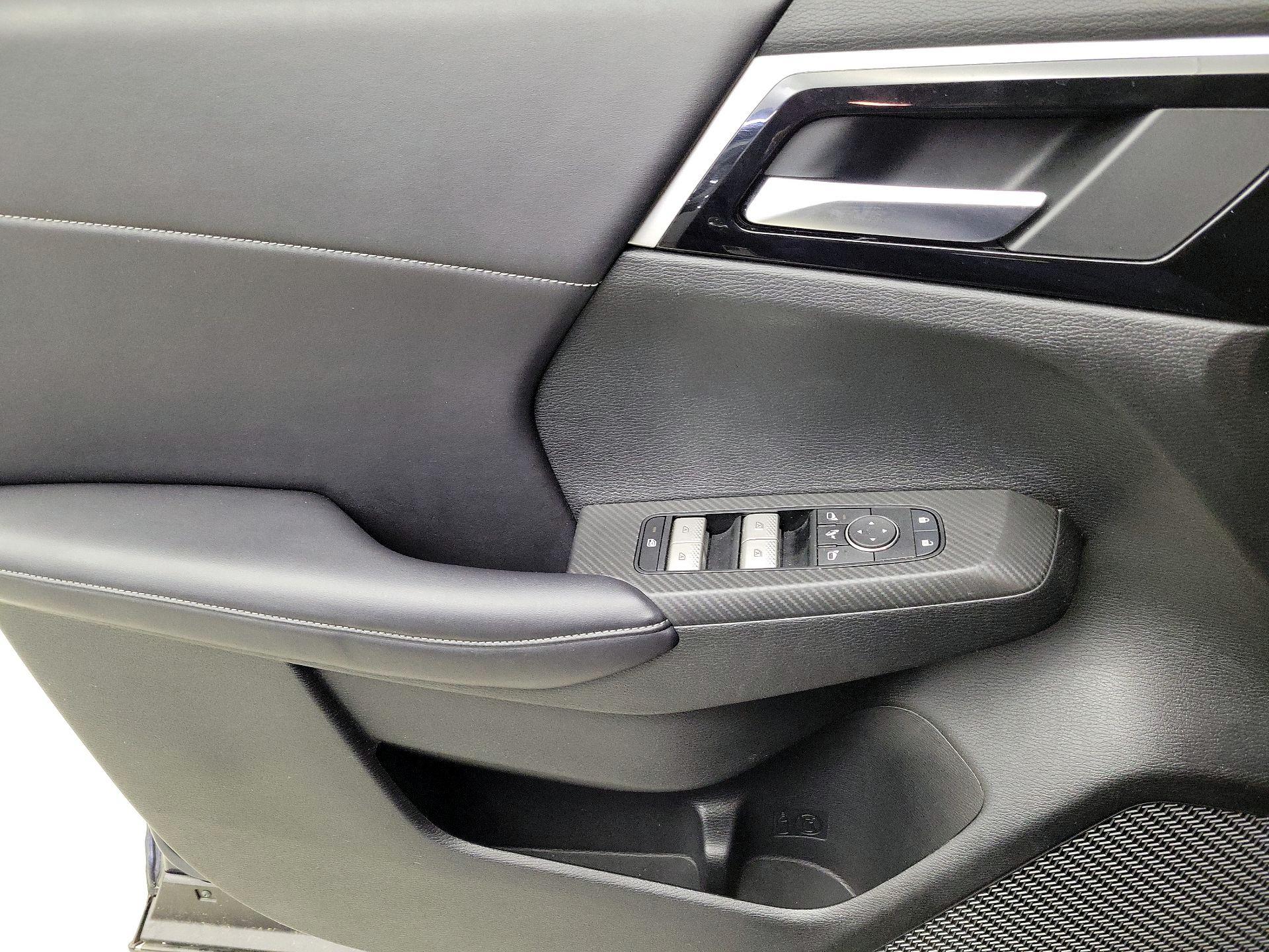 Thumbnail: 2024 Mitsubishi Outlander - 12