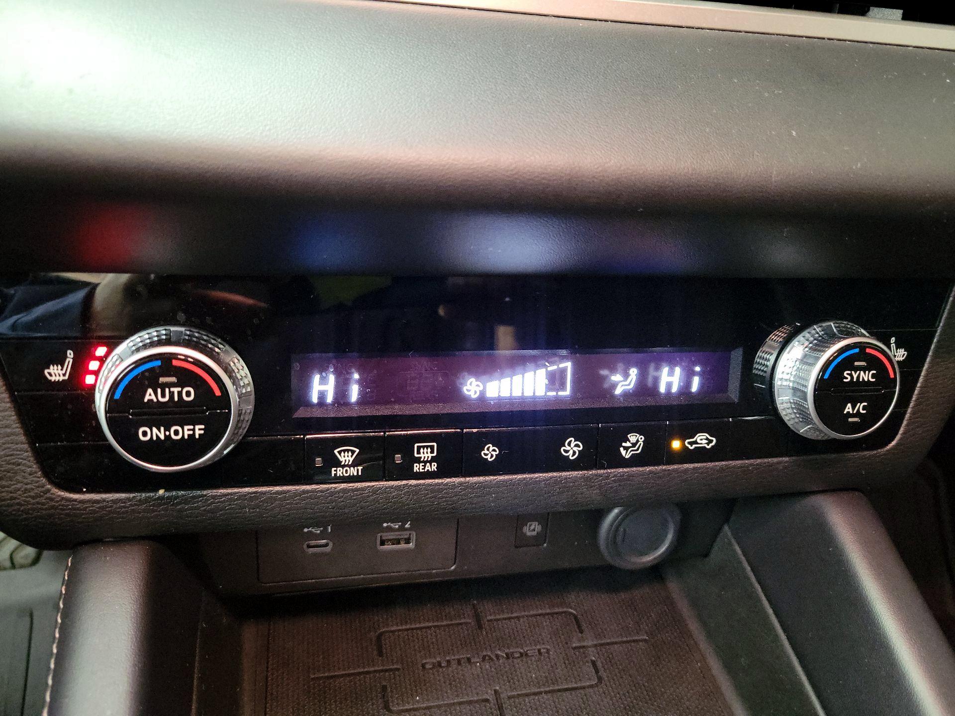 Thumbnail: 2024 Mitsubishi Outlander - 17