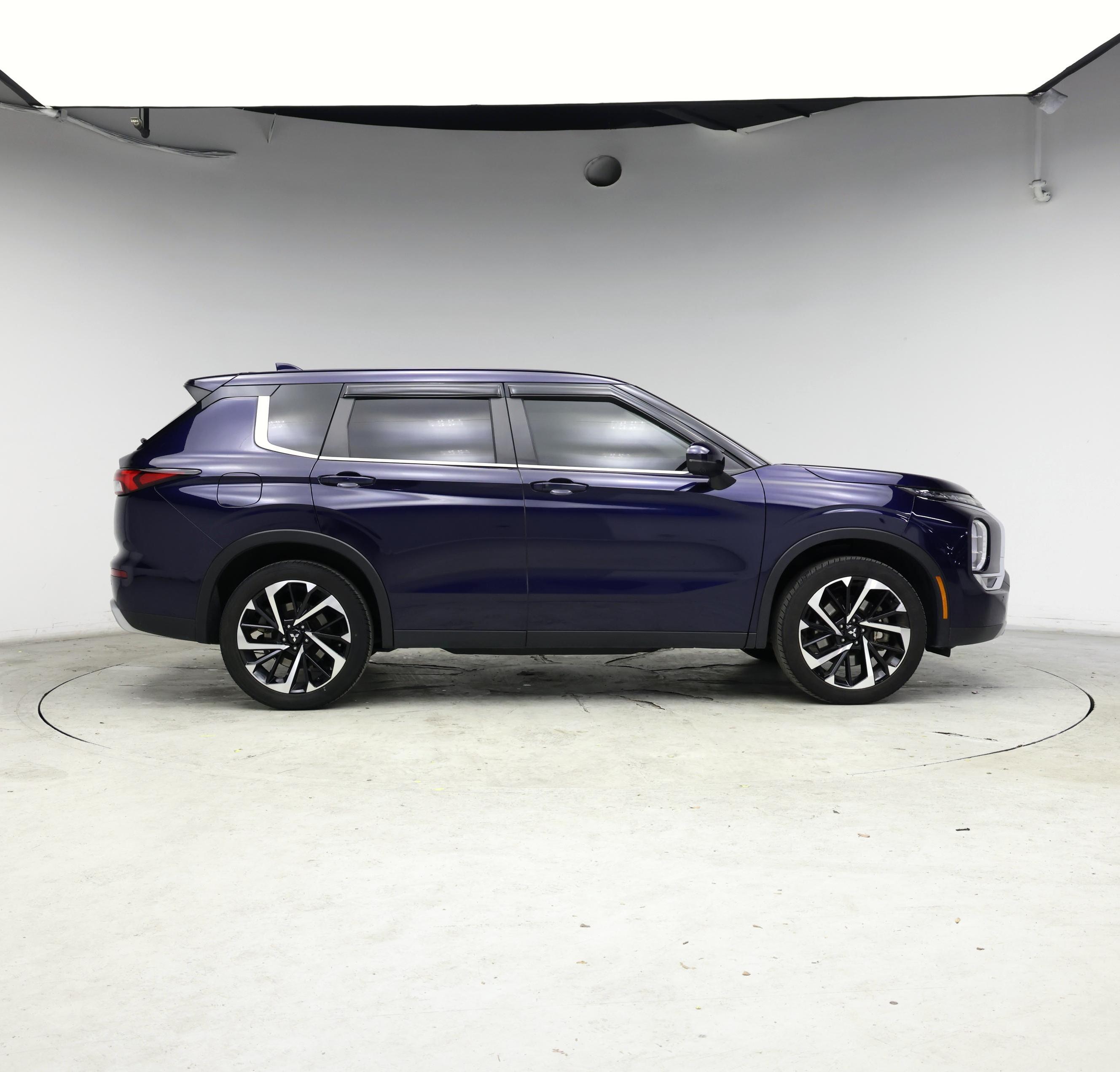 Thumbnail: 2024 Mitsubishi Outlander - 7