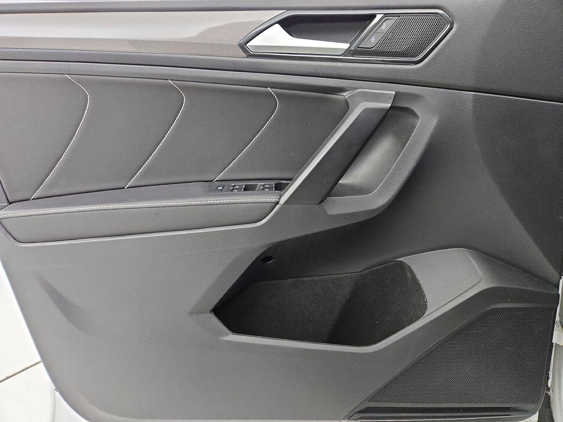 Thumbnail: 2023 Volkswagen Tiguan - 12